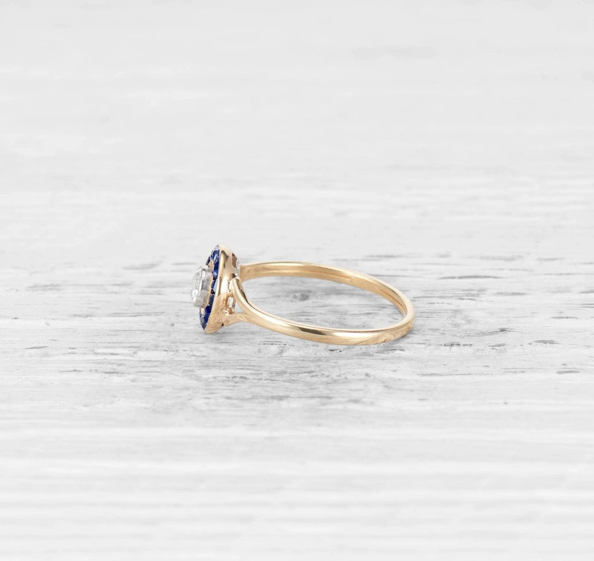.20 CARAT ART DECO DIAMOND AND SAPPHIRE TARGET RING - Image 3