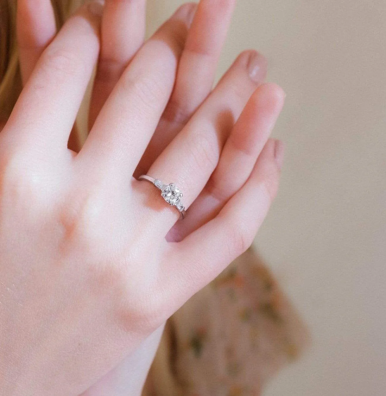 .52 CARAT VINTAGE DIAMOND ENGAGEMENT RING - Image 4