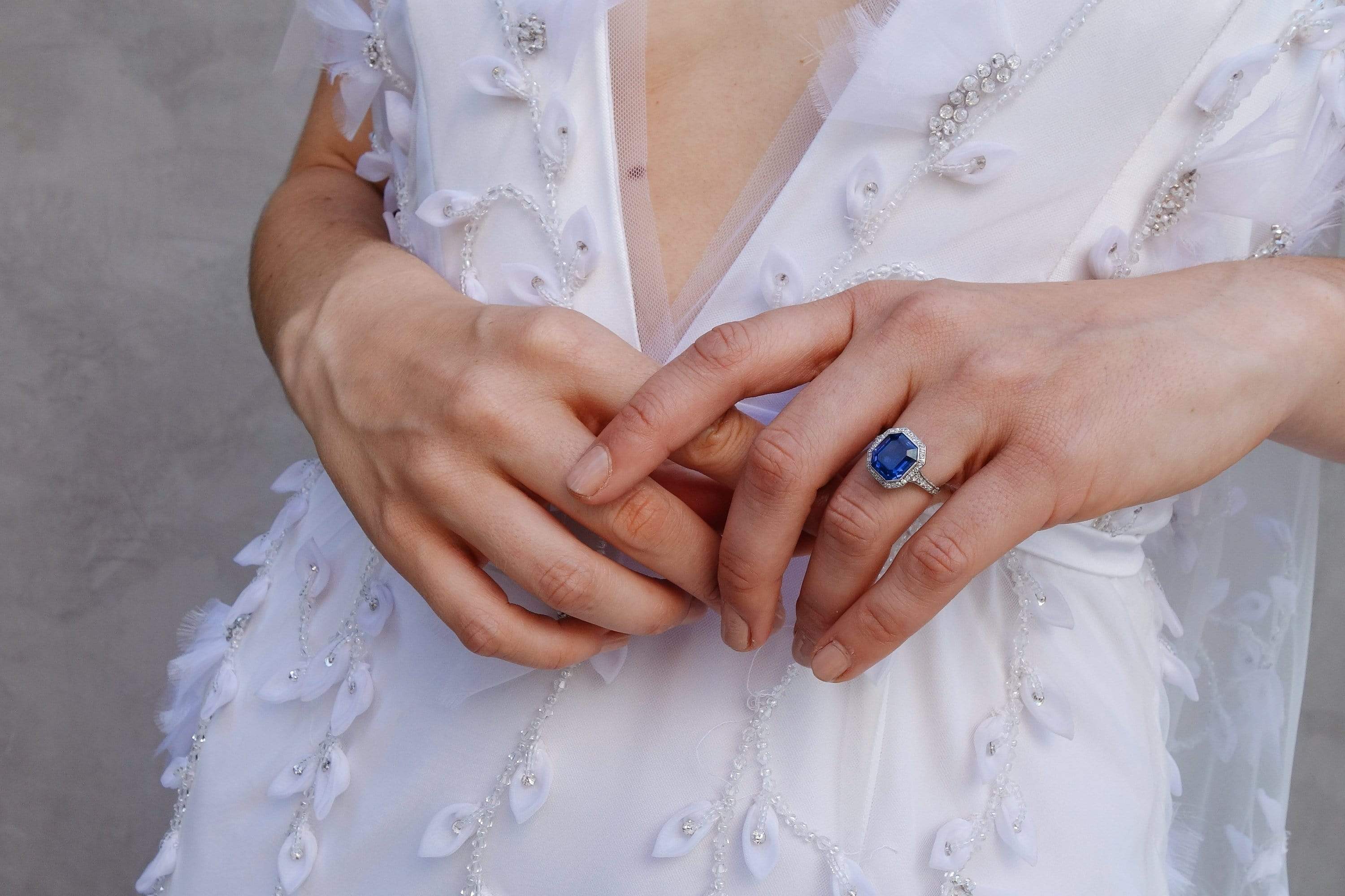 6.38 CARAT EDWARDIAN SAPPHIRE AND DIAMOND ENGAGEMENT RING - Image 5