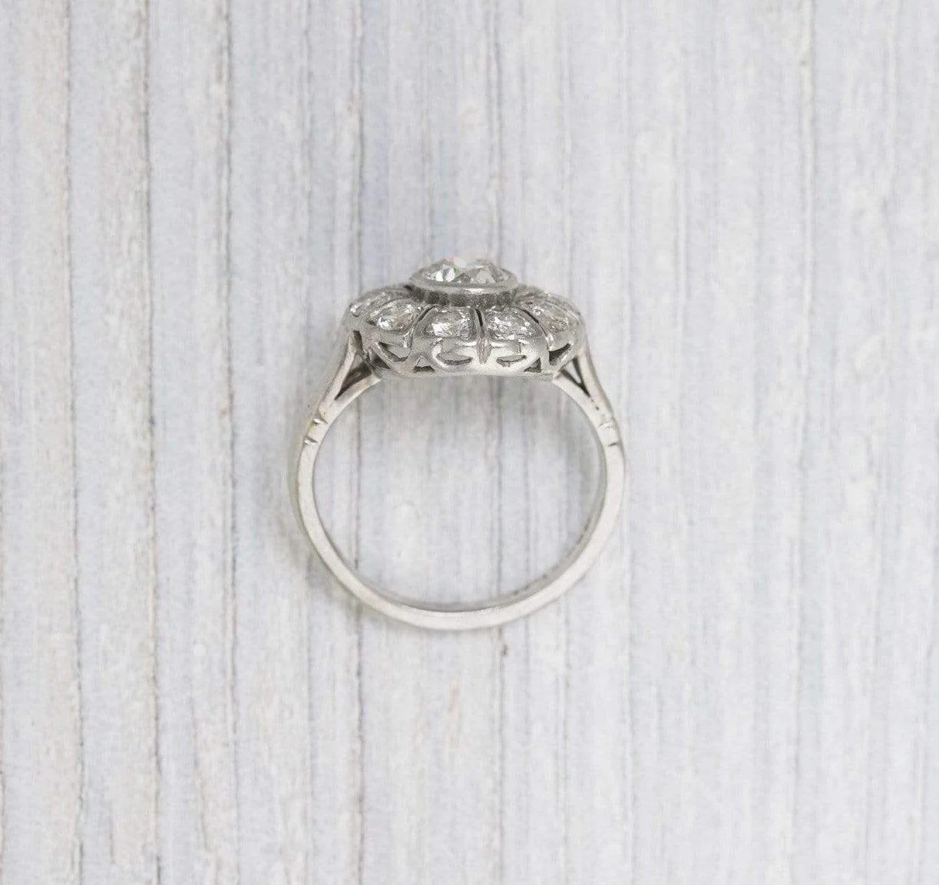 .60 Carat Art Deco Vintage Engagement Ring - Image 4