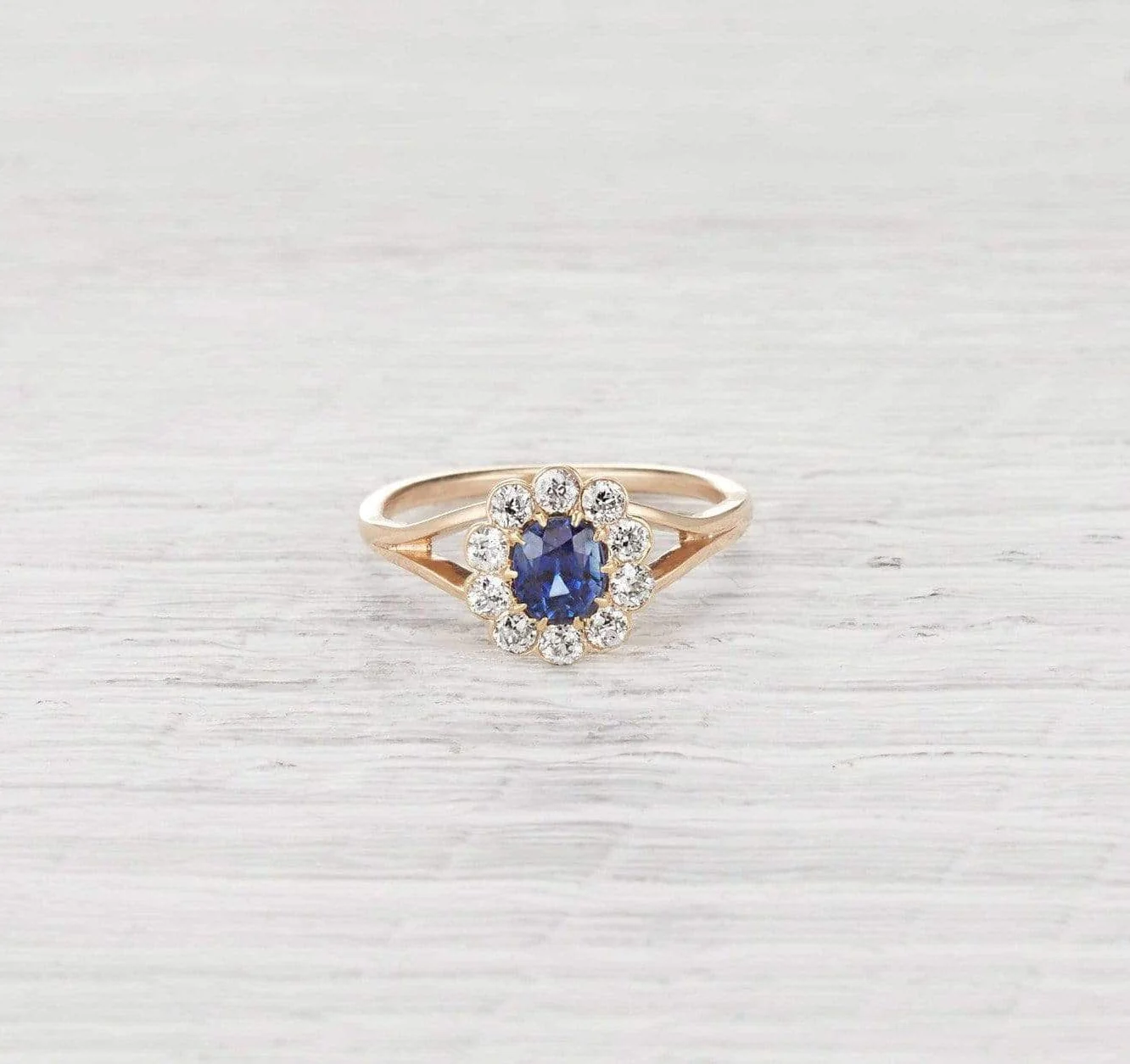 .60 Carat Late Victorian Sapphire Cluster Ring - Image 2