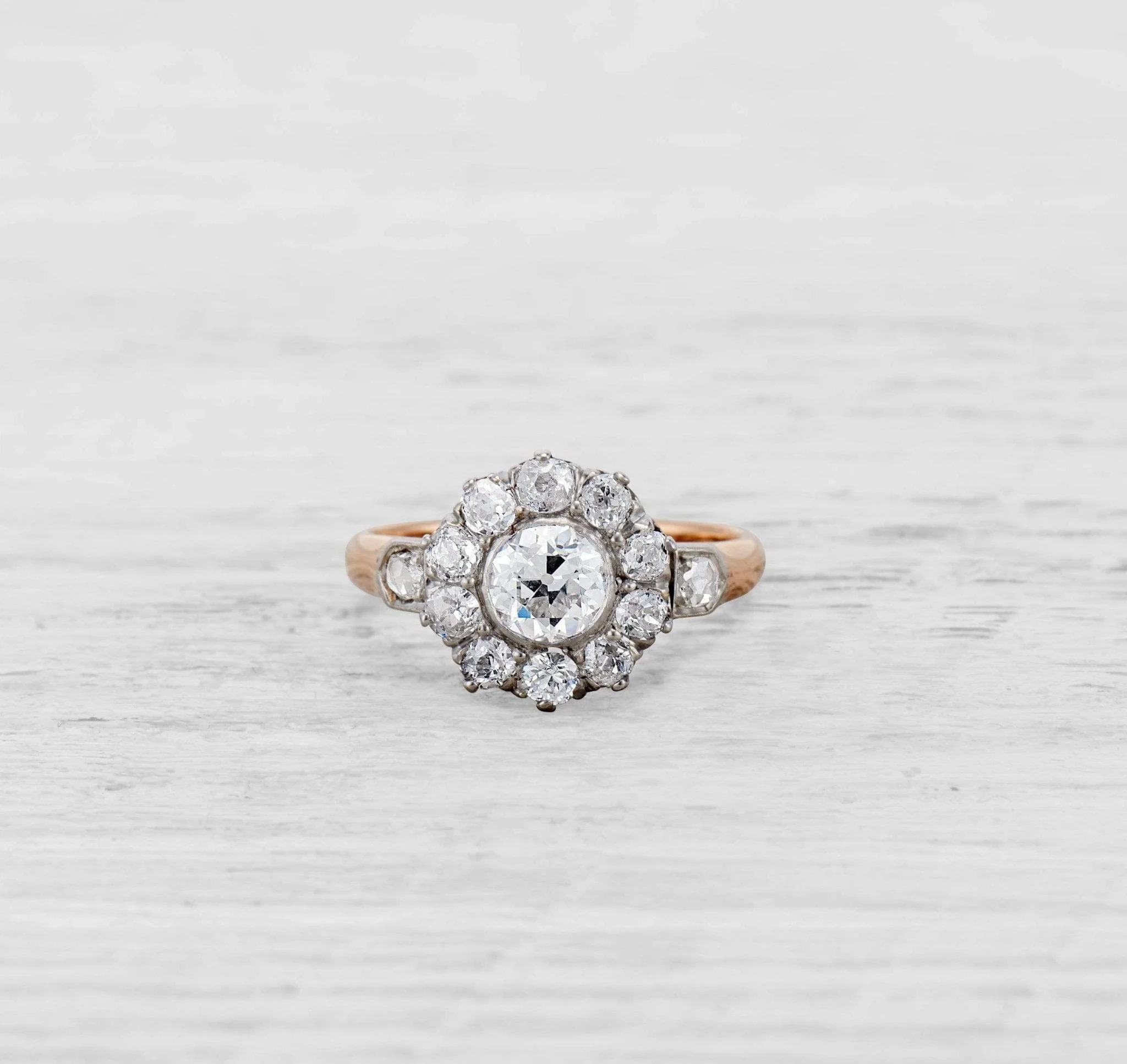 .69 CARAT EDWARDIAN DIAMOND CLUSTER RING - Image 2