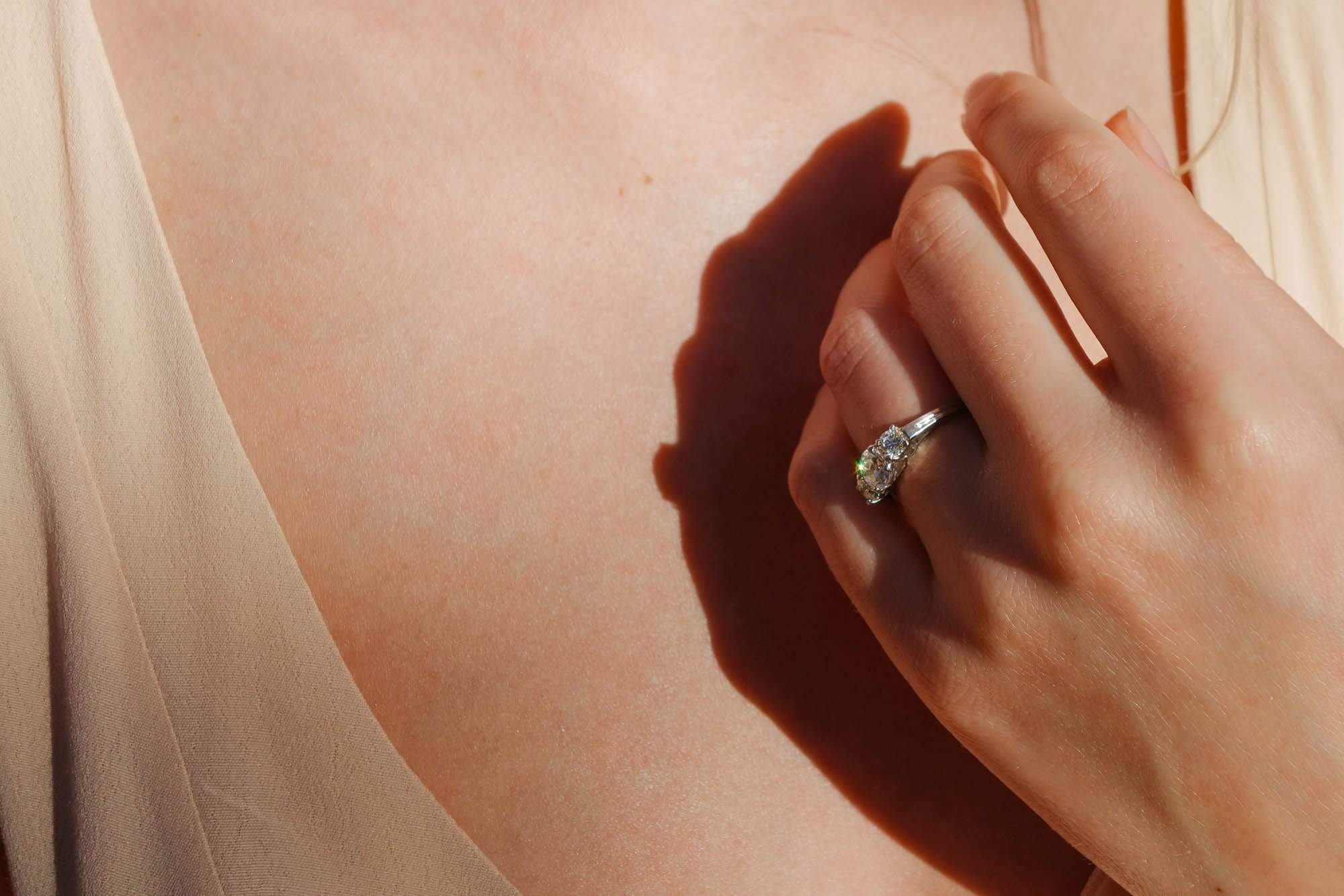 .71 CARAT TIFFANY & CO DIAMOND THREE STONE RING - Image 5