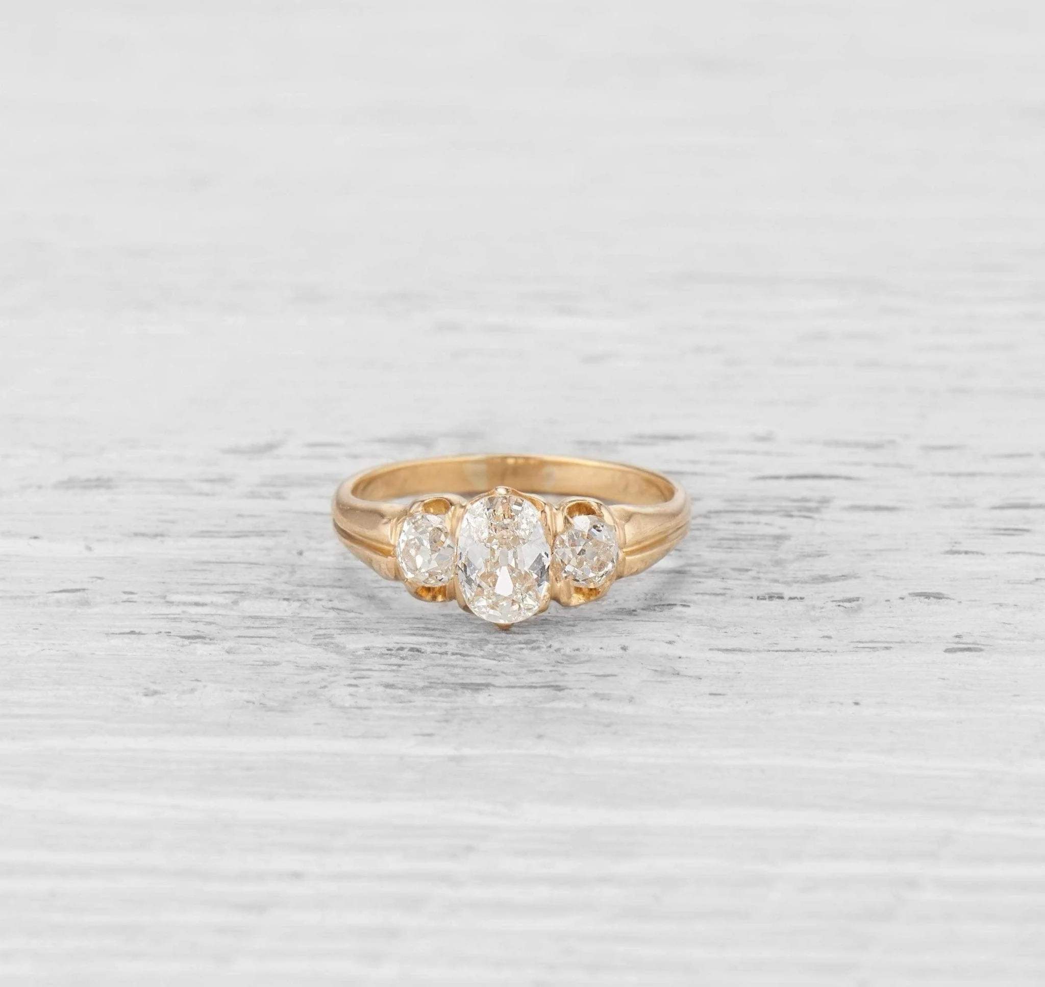 .72 CARAT VICTORIAN THREE STONE DIAMOND RING - Image 2
