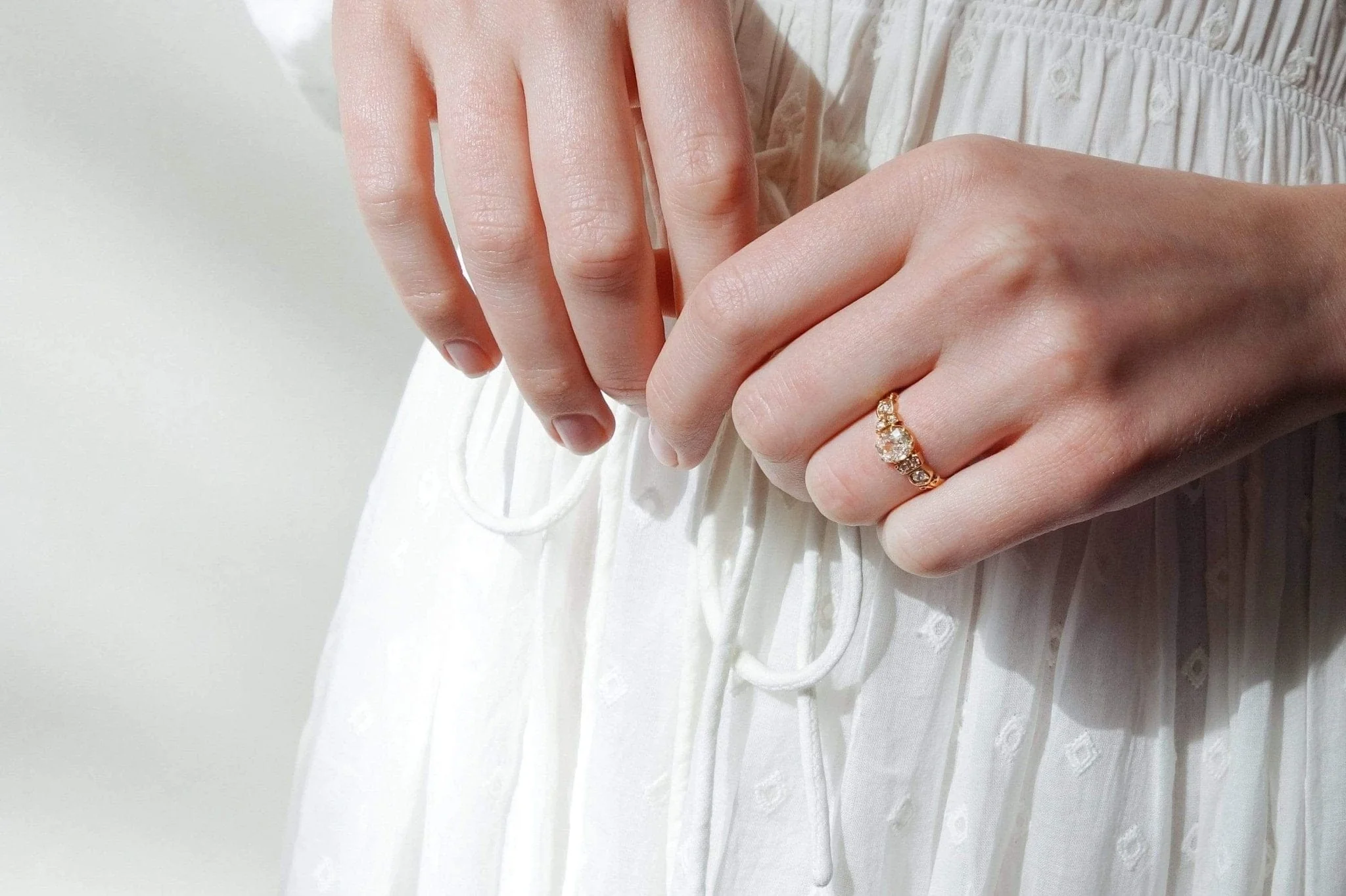 .74 CARAT VICTORIAN DIAMOND ENGAGEMENT RING - Image 5