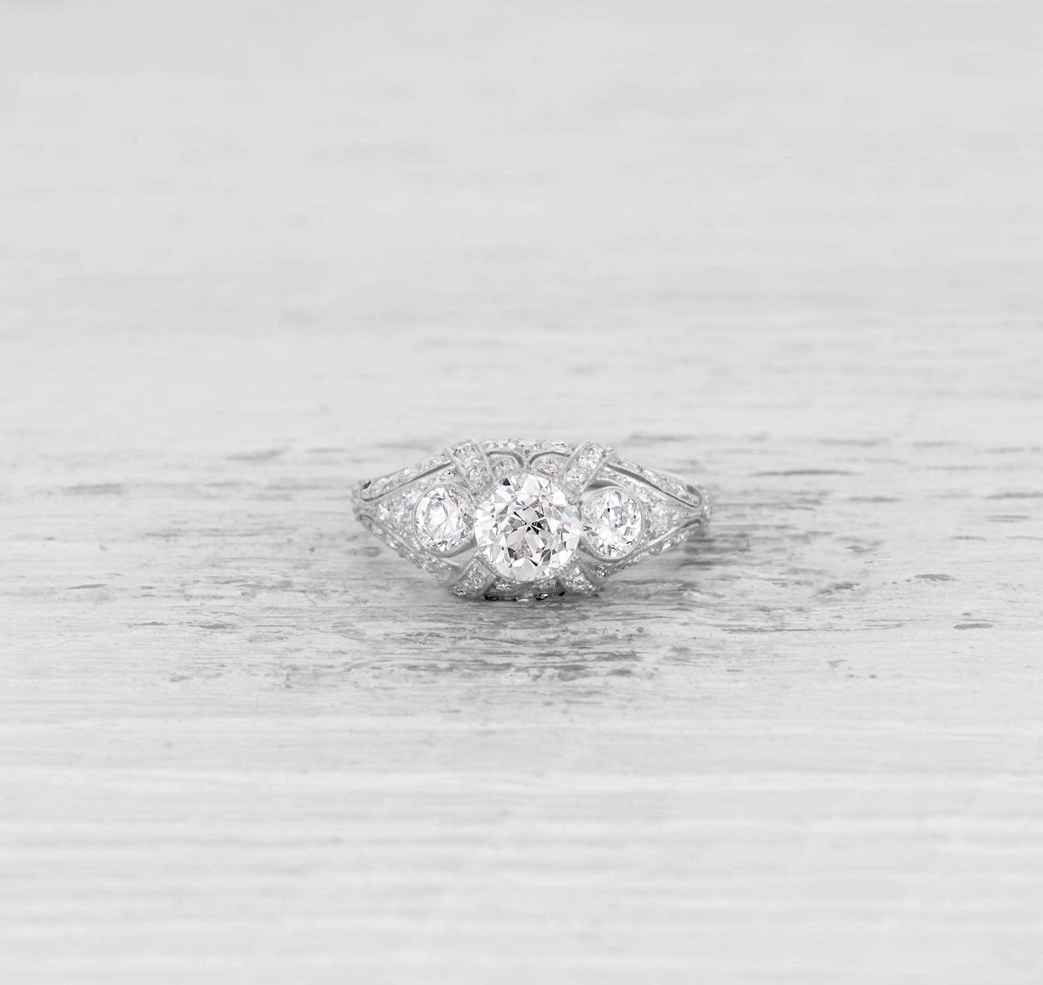 .84 CARAT EDWARDIAN DIAMOND ENGAGEMENT RING - Image 2