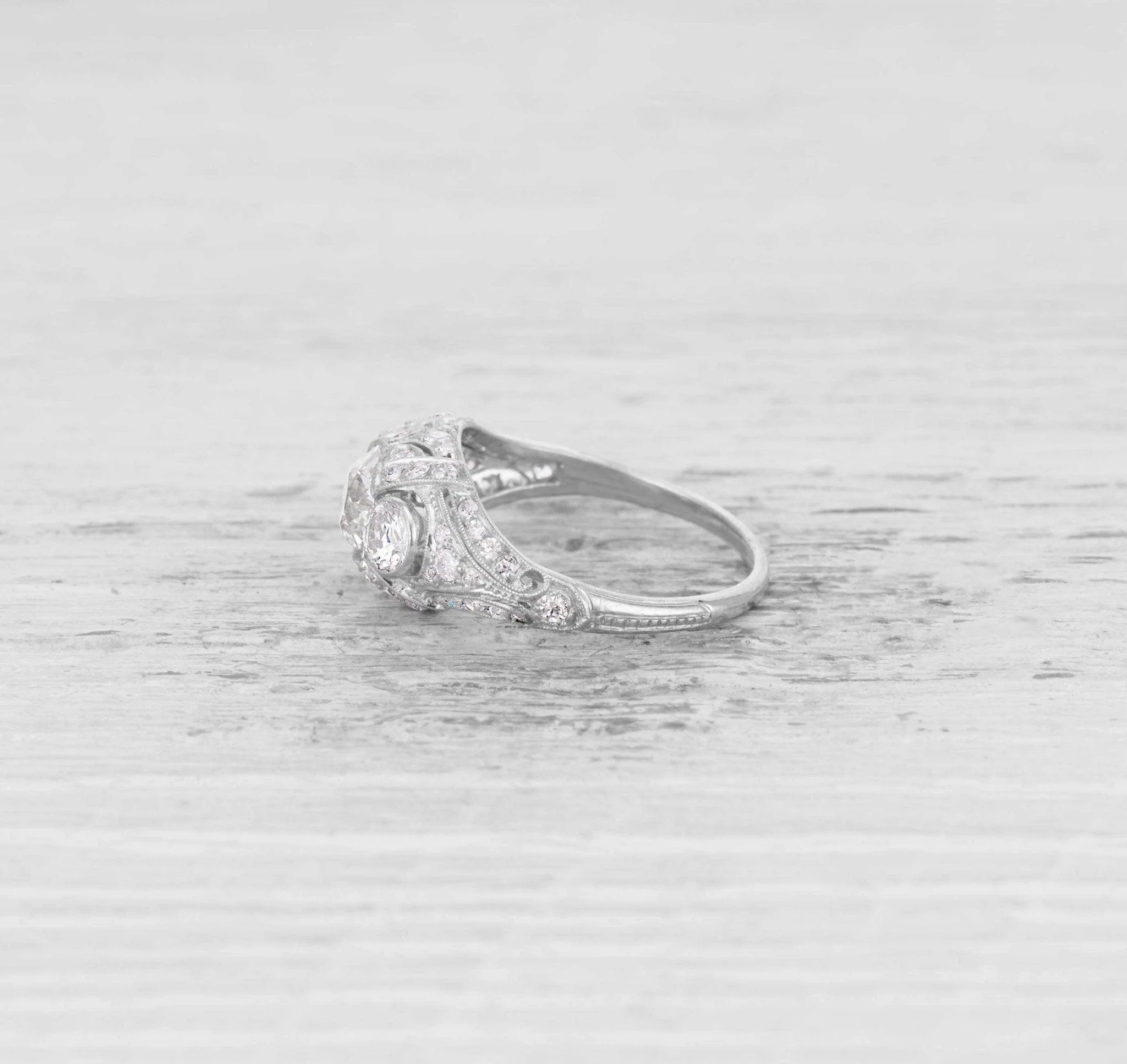 .84 CARAT EDWARDIAN DIAMOND ENGAGEMENT RING - Image 3