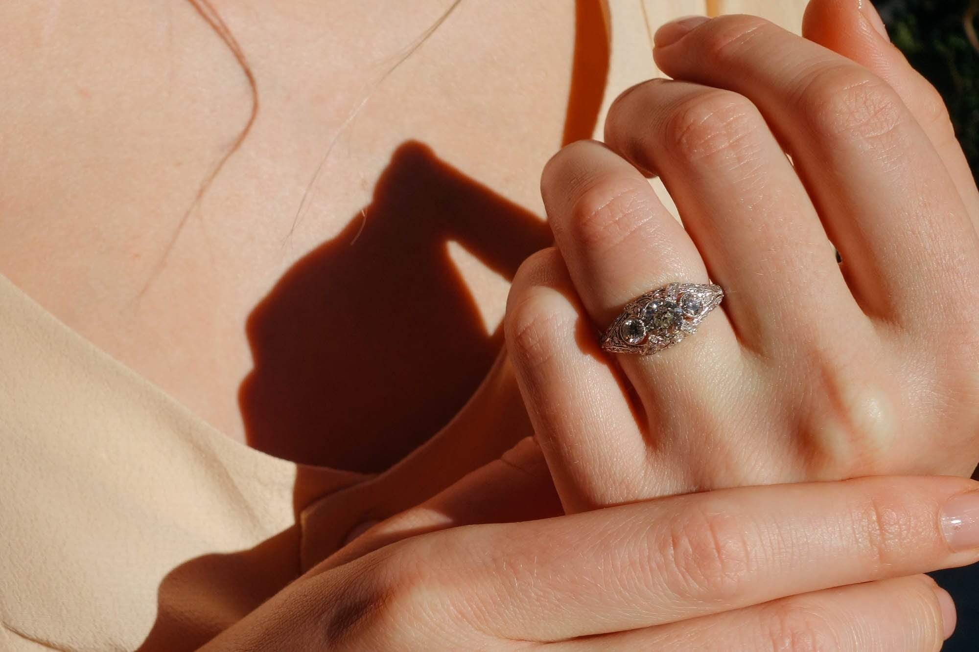 .84 CARAT EDWARDIAN DIAMOND ENGAGEMENT RING - Image 5