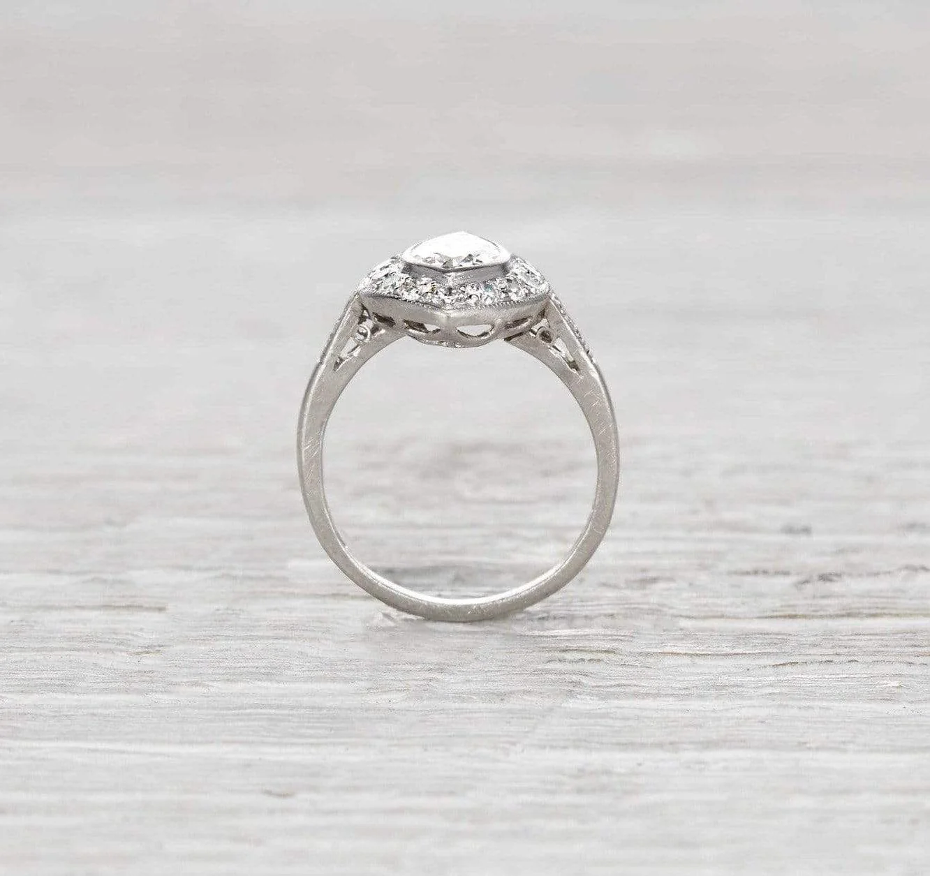 .85 Carat Art Deco Engagement Ring - Image 4
