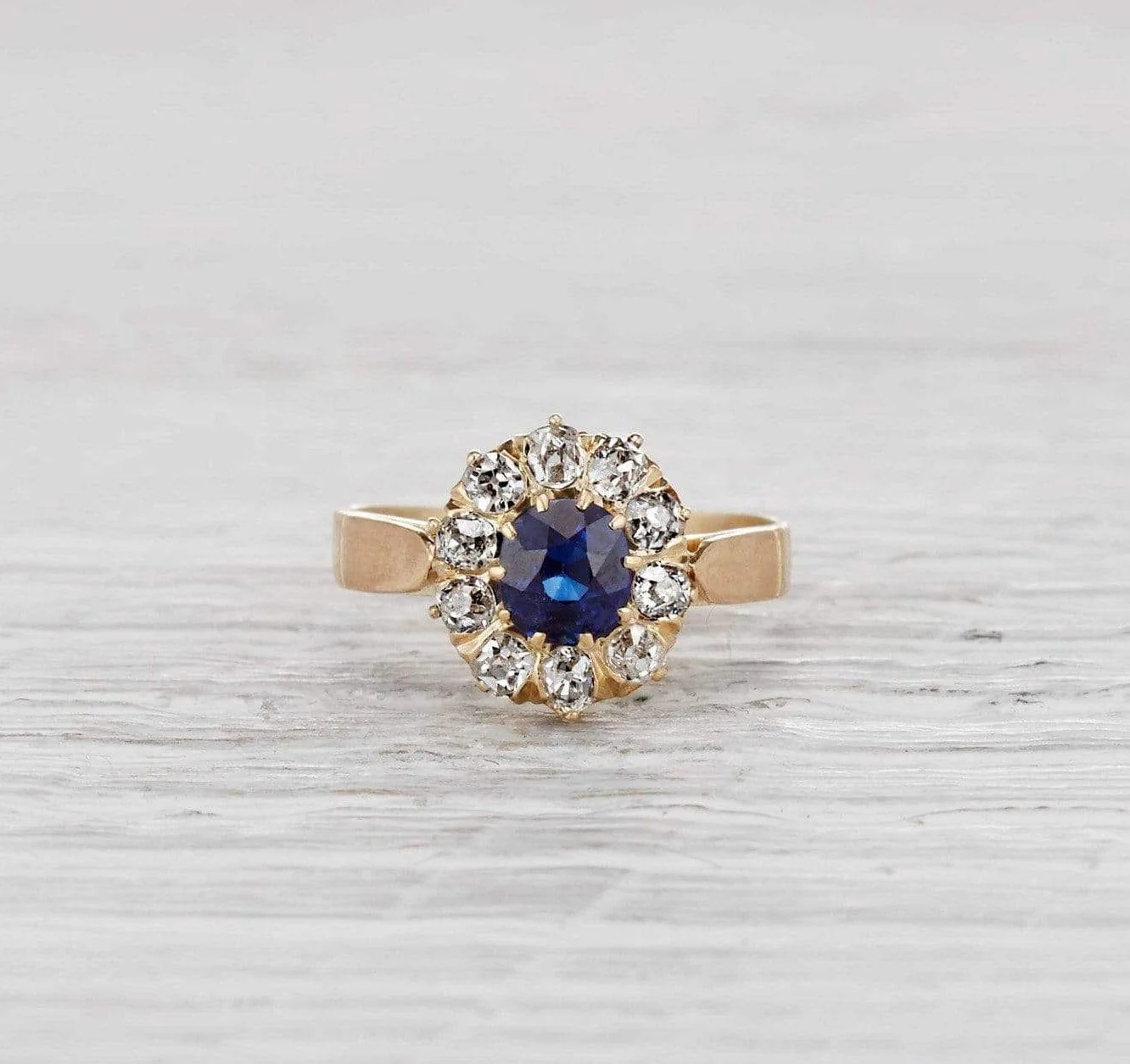 .90 Carat Victorian Sapphire Cluster Ring - Image 2