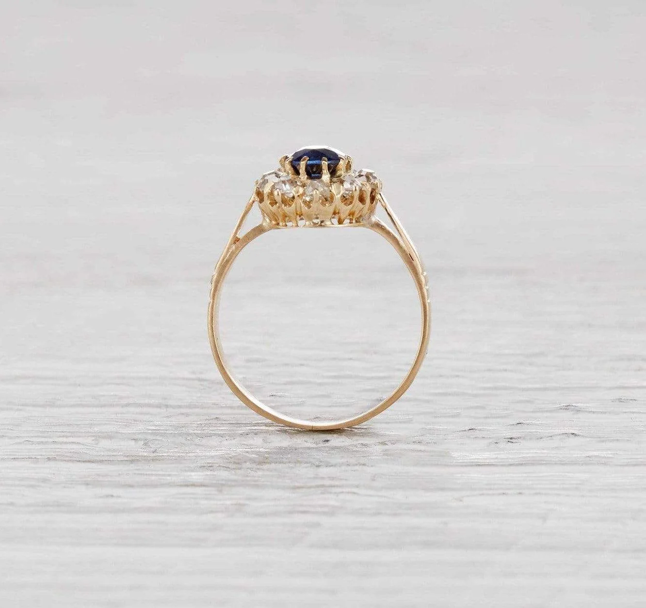 .90 Carat Victorian Sapphire Cluster Ring - Image 4