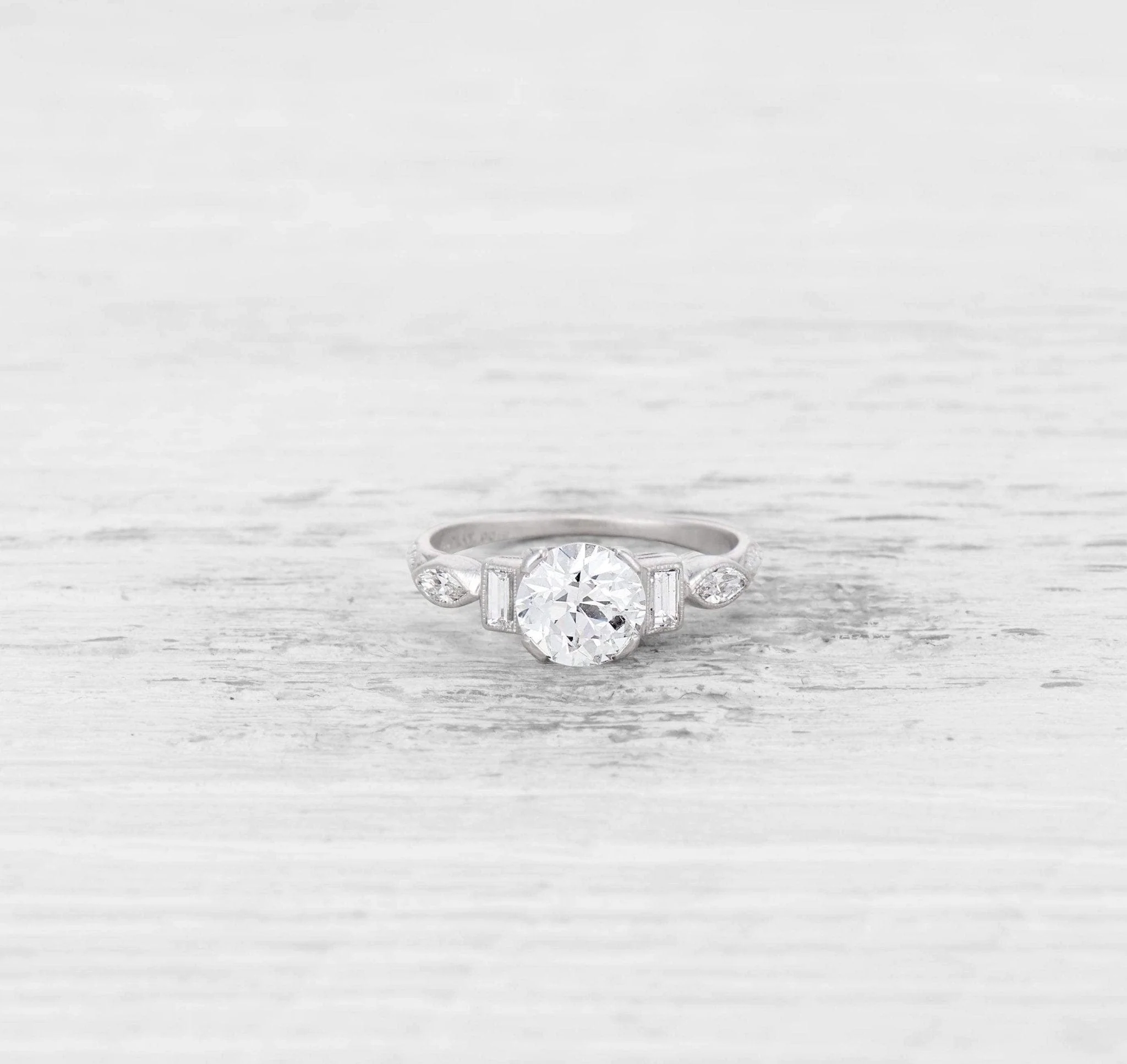 .91 CARAT ART DECO DIAMOND ENGAGEMENT RING - Image 2