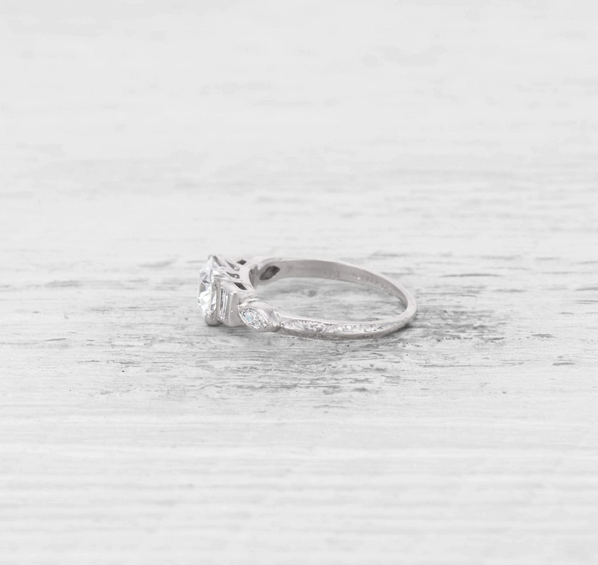 .91 CARAT ART DECO DIAMOND ENGAGEMENT RING - Image 4