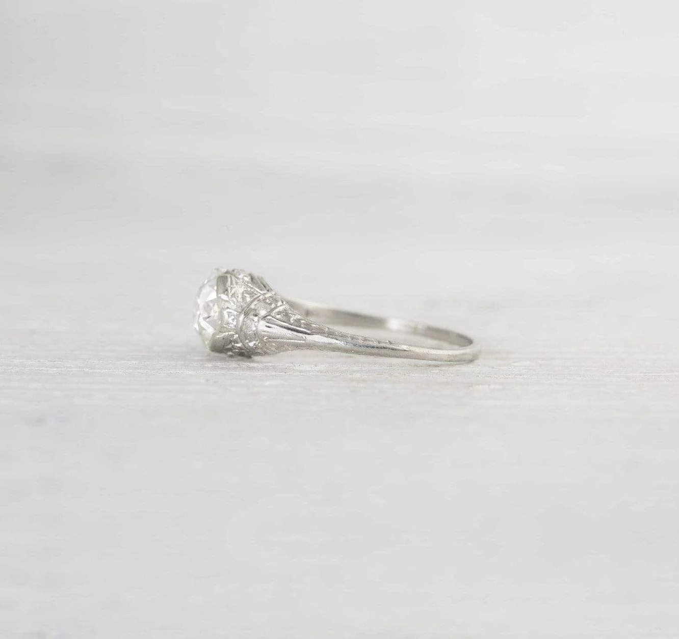 .93 Carat Diamond Vintage Engagement Ring - Image 4