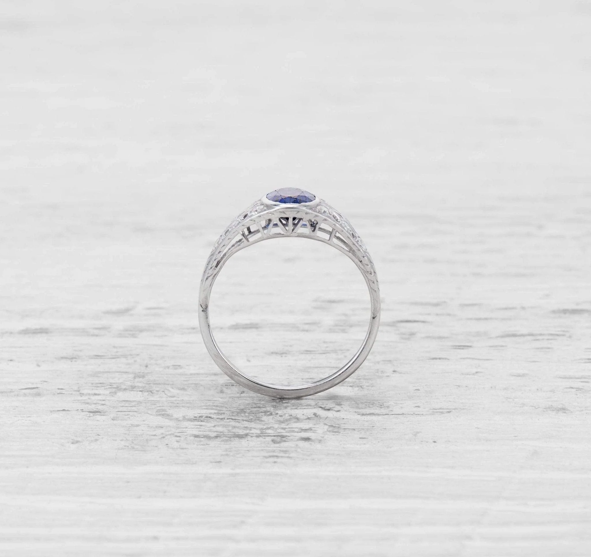 ANTIQUE EDWARDIAN SAPPHIRE AND DIAMOND ENGAGEMENT RING - Image 4