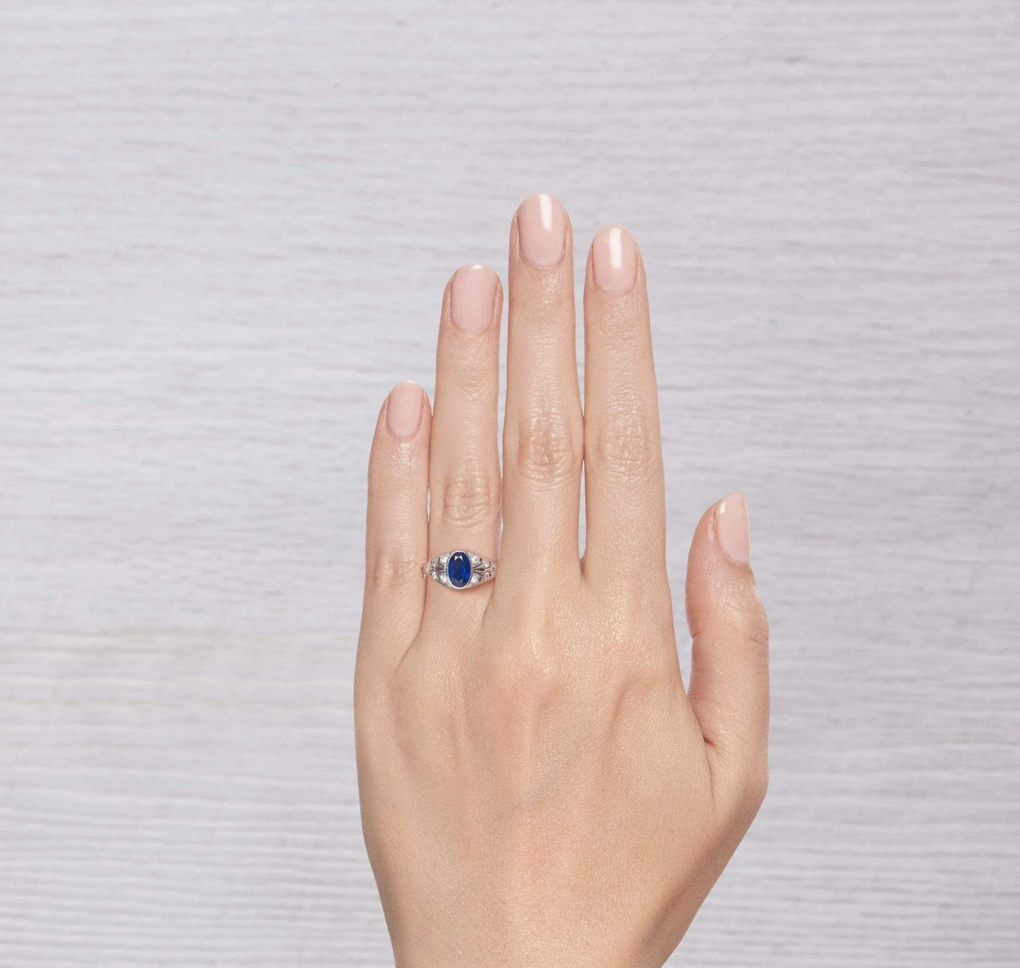 ANTIQUE EDWARDIAN SAPPHIRE AND DIAMOND ENGAGEMENT RING - Image 5