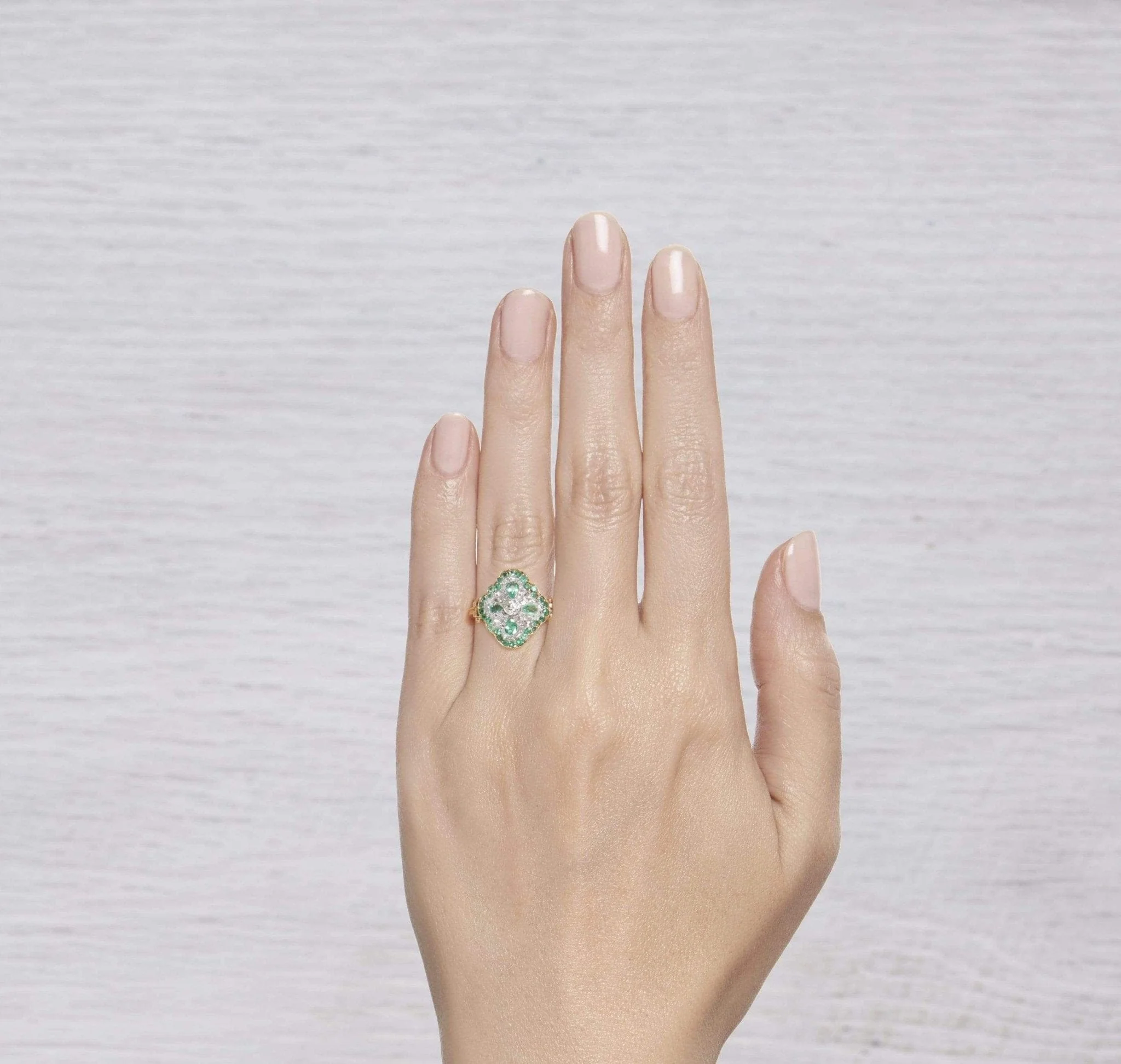 ANTIQUE EMERALD AND DIAMOND RING - Image 5