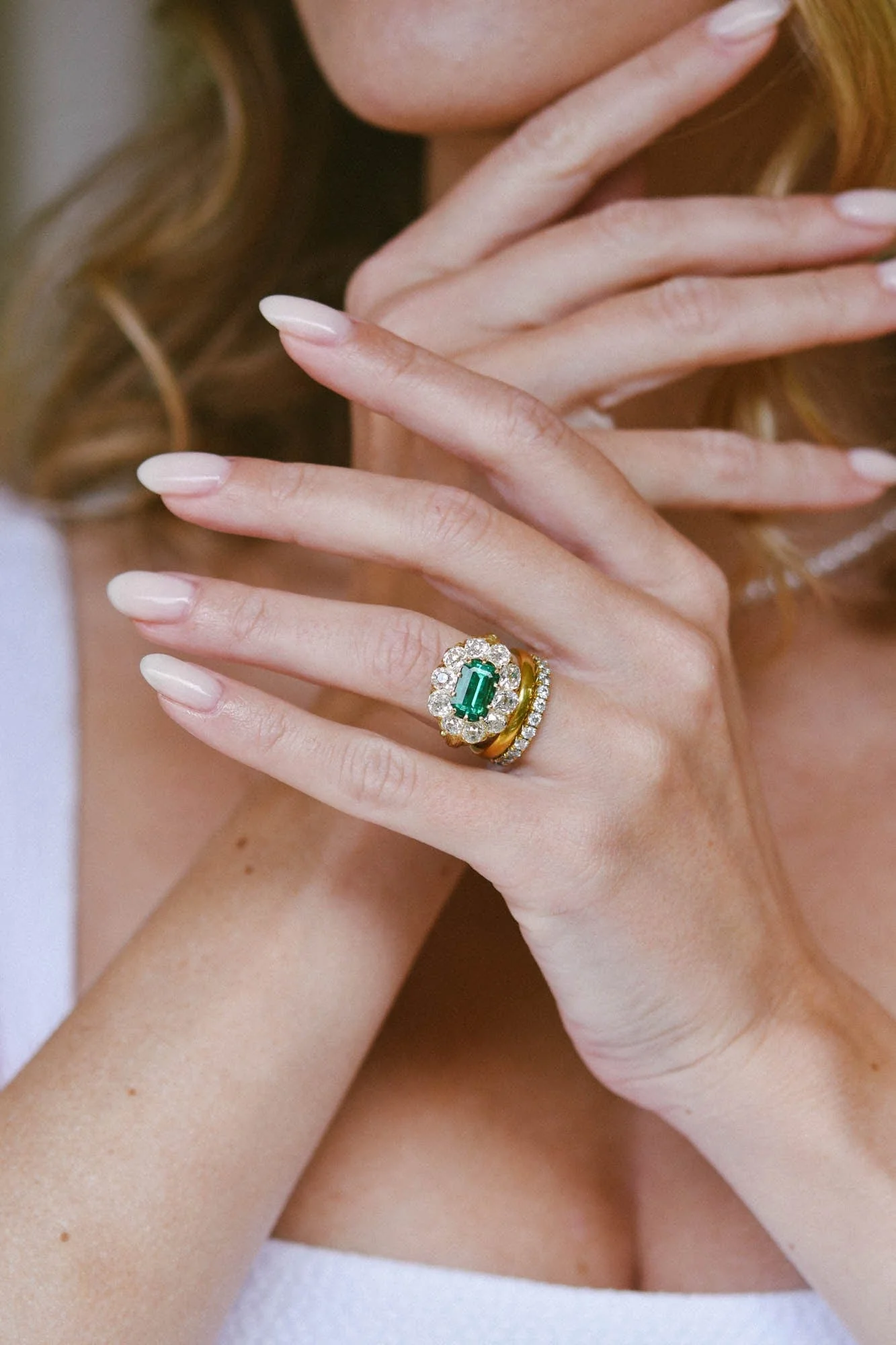 Victorian Archaeological Revival 2.01 Carat Emerald & Diamond Cluster Vintage Ring - Image 2