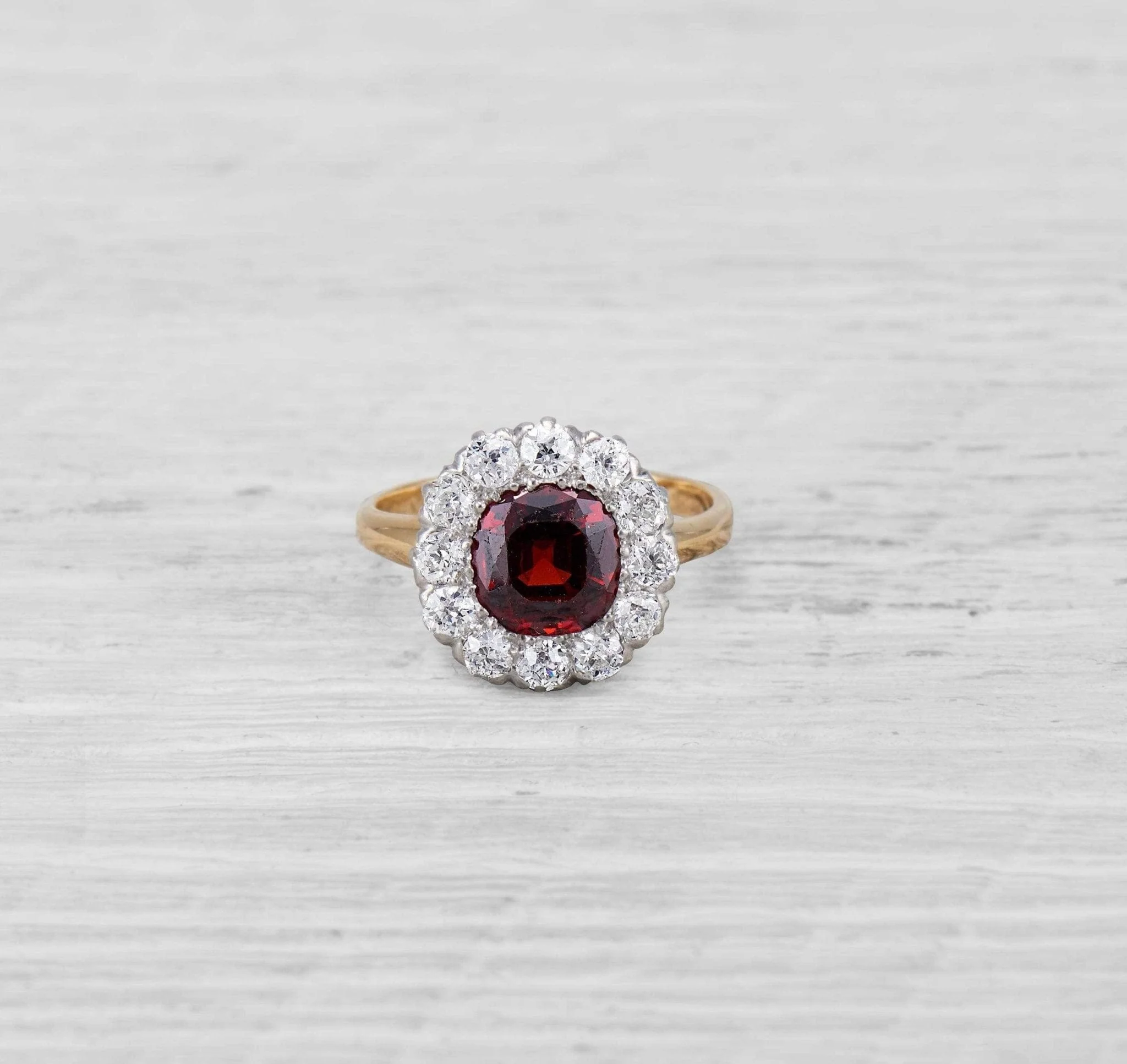 ANTIQUE VICTORIAN GARNET AND DIAMOND CLUSTER RING - Image 3