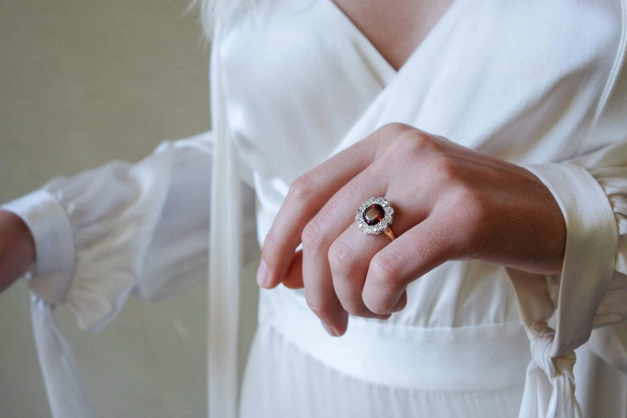 ANTIQUE VICTORIAN GARNET AND DIAMOND CLUSTER RING - Image 6