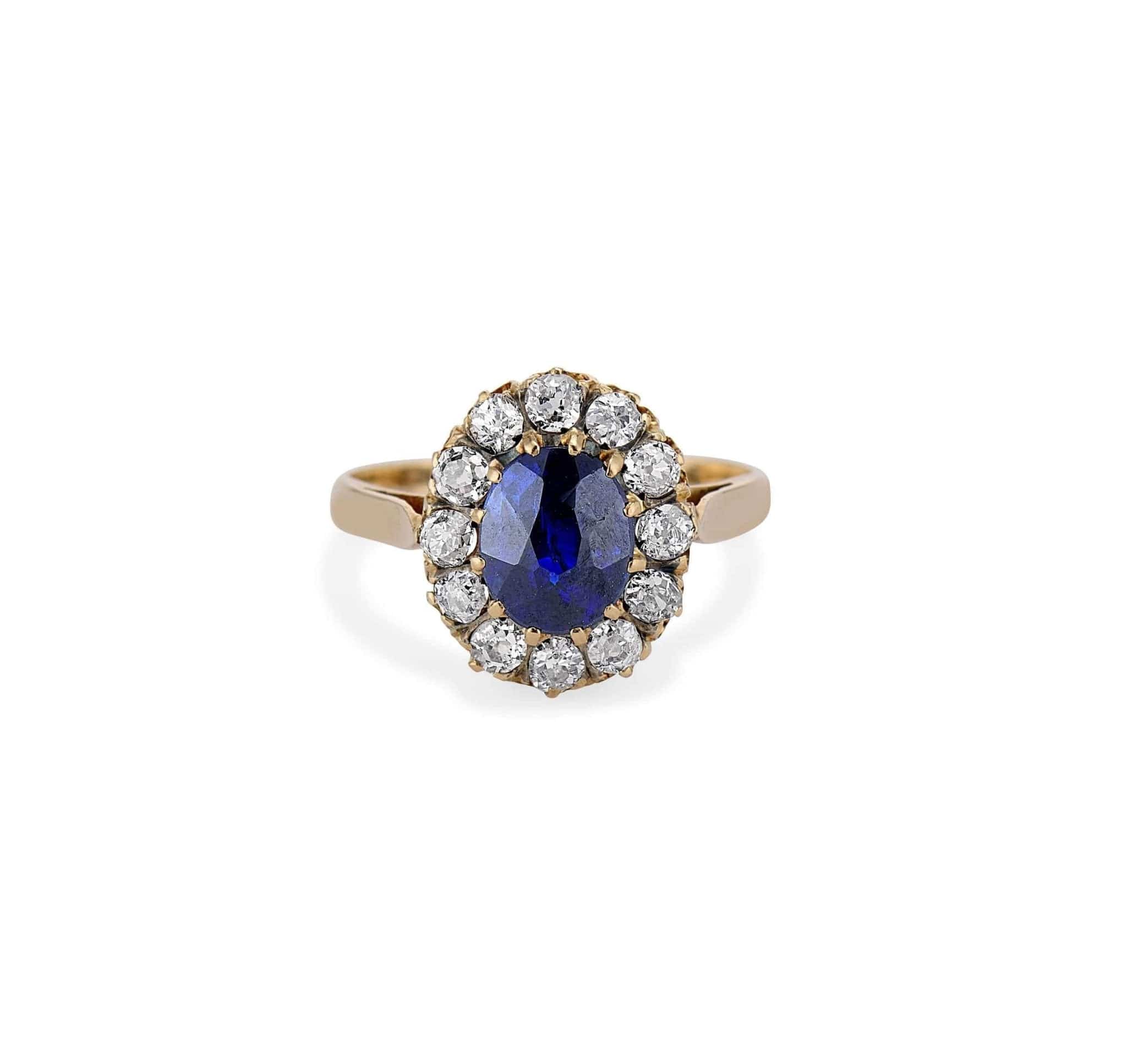 1880s Victorian Oval Cut Sapphire & Diamond Cluster in Gold - Image 2