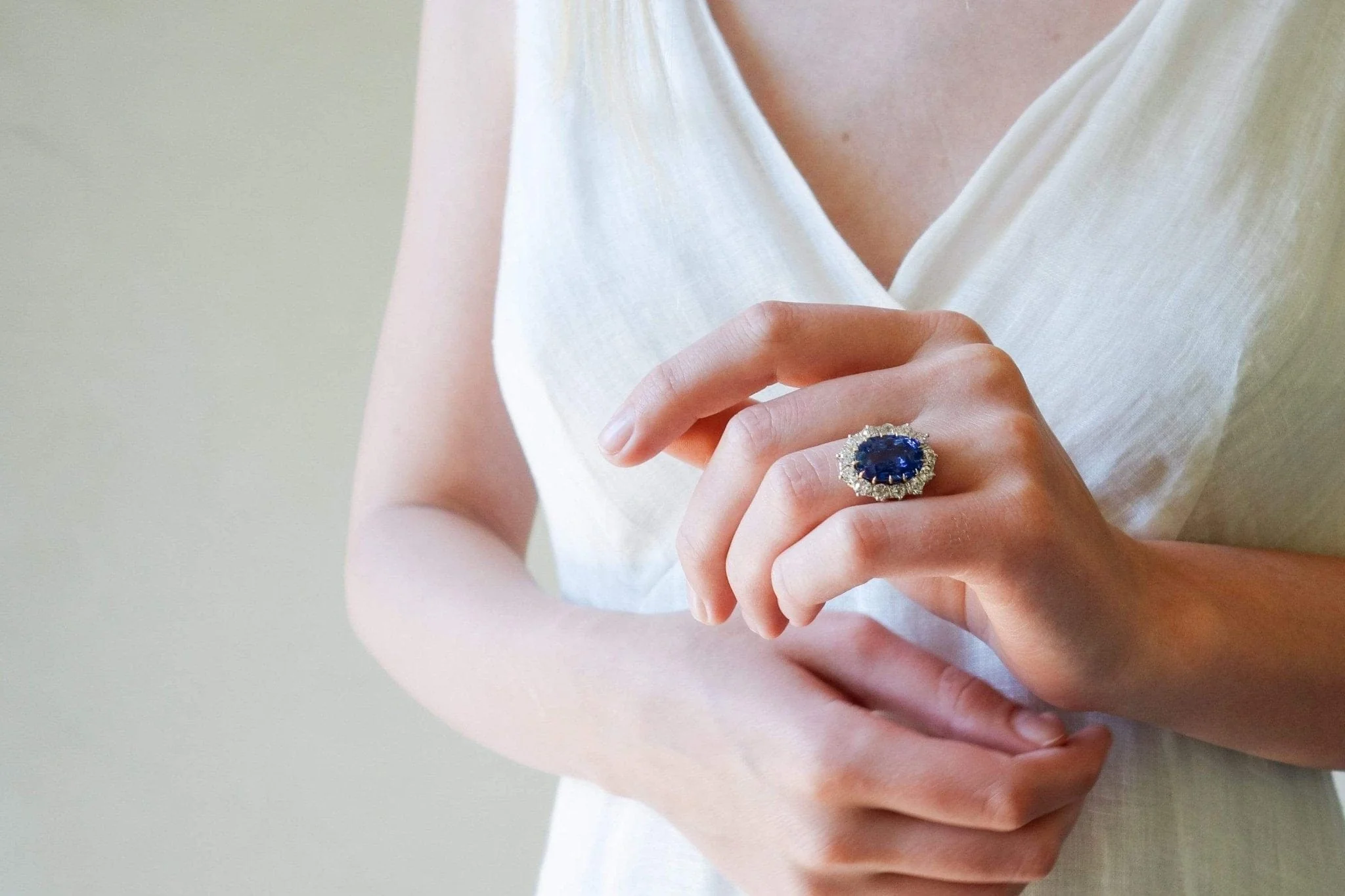 Antique Victorian Gold Sapphire and Diamond Cluster Ring - Image 4