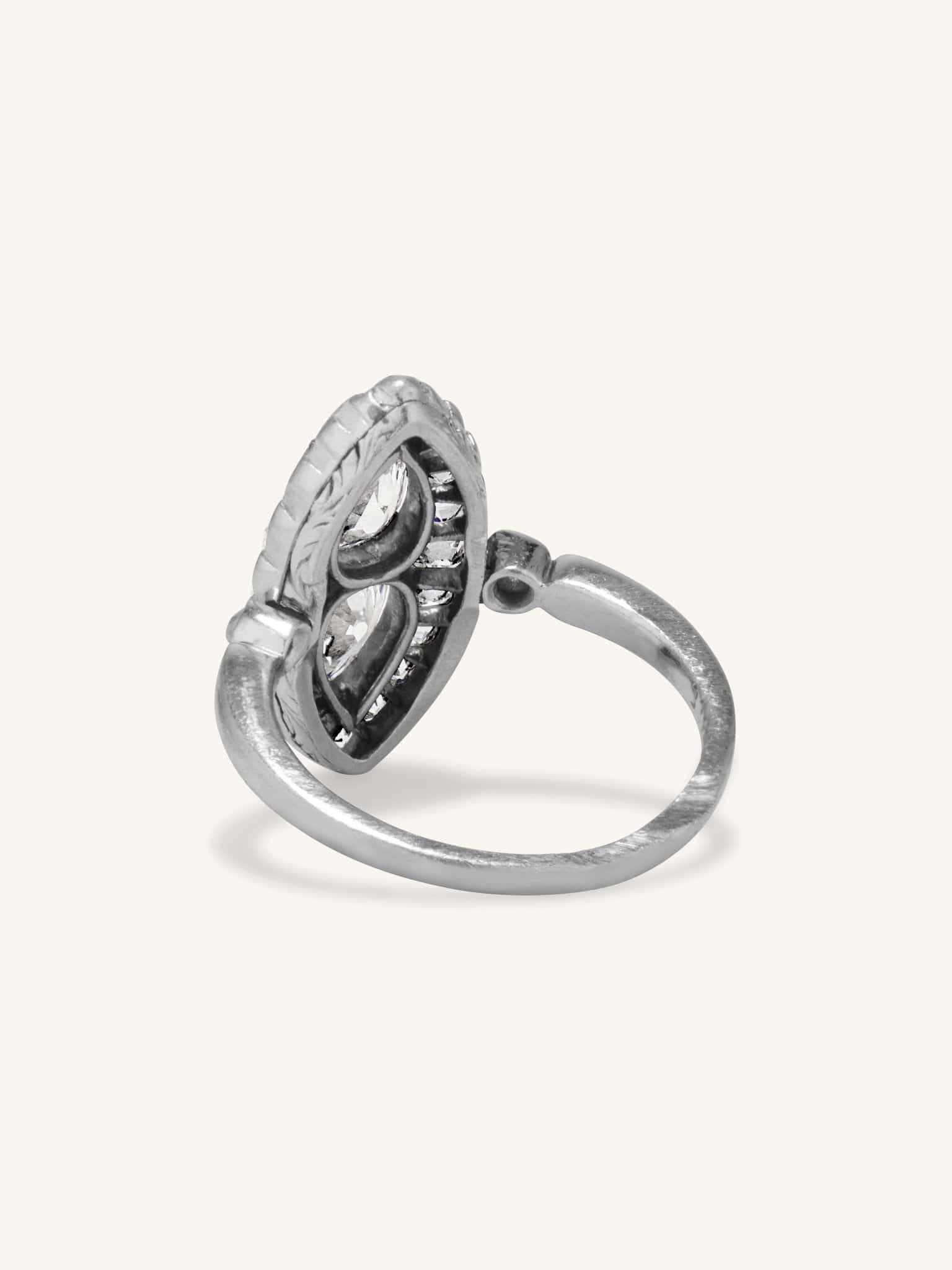 Art Deco 1.00 Carat Pear Cut Diamond Vintage Ring - Image 3
