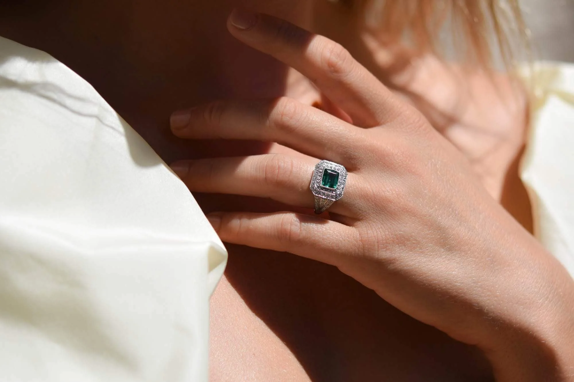 Art Deco 1.15 Carat Colombian Emerald Diamond Ring - Image 5