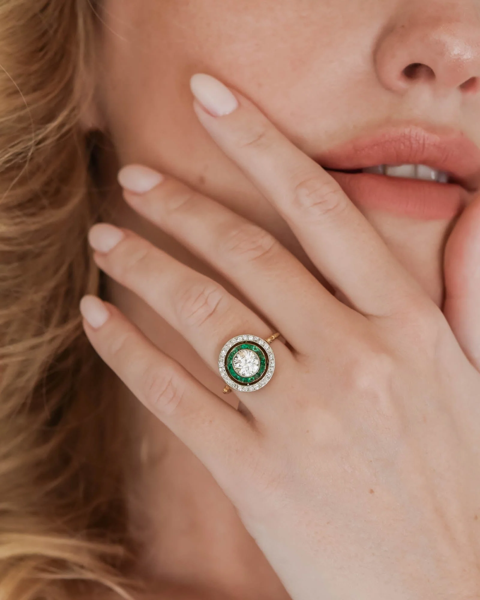 Art Deco 1.30 Carat Antique Old European Cut Diamond & Emerald Target Ring - Image 2