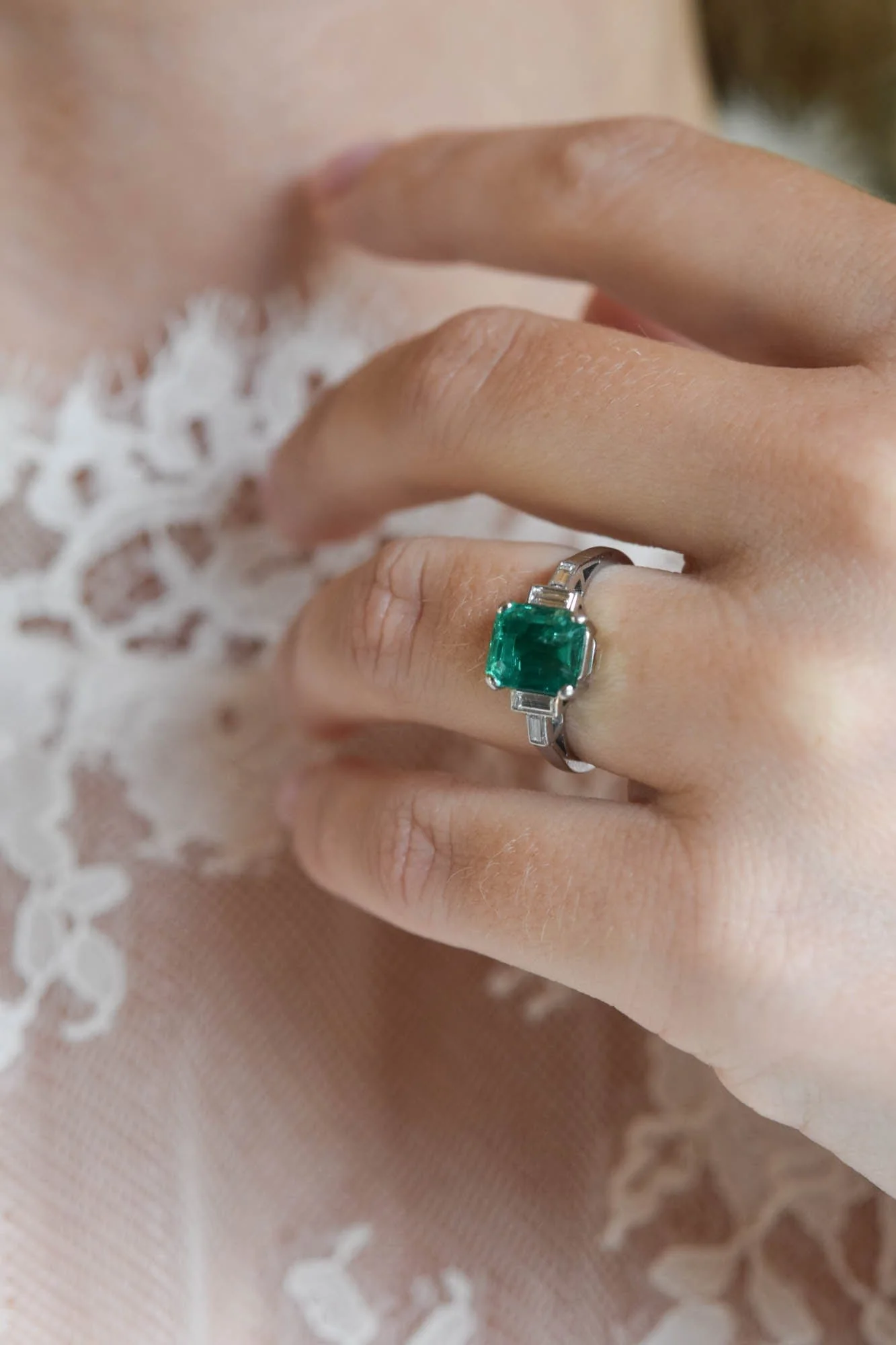 Art Deco 1.60 Carat Emerald & Diamond Vintage Engagement Ring - Image 2