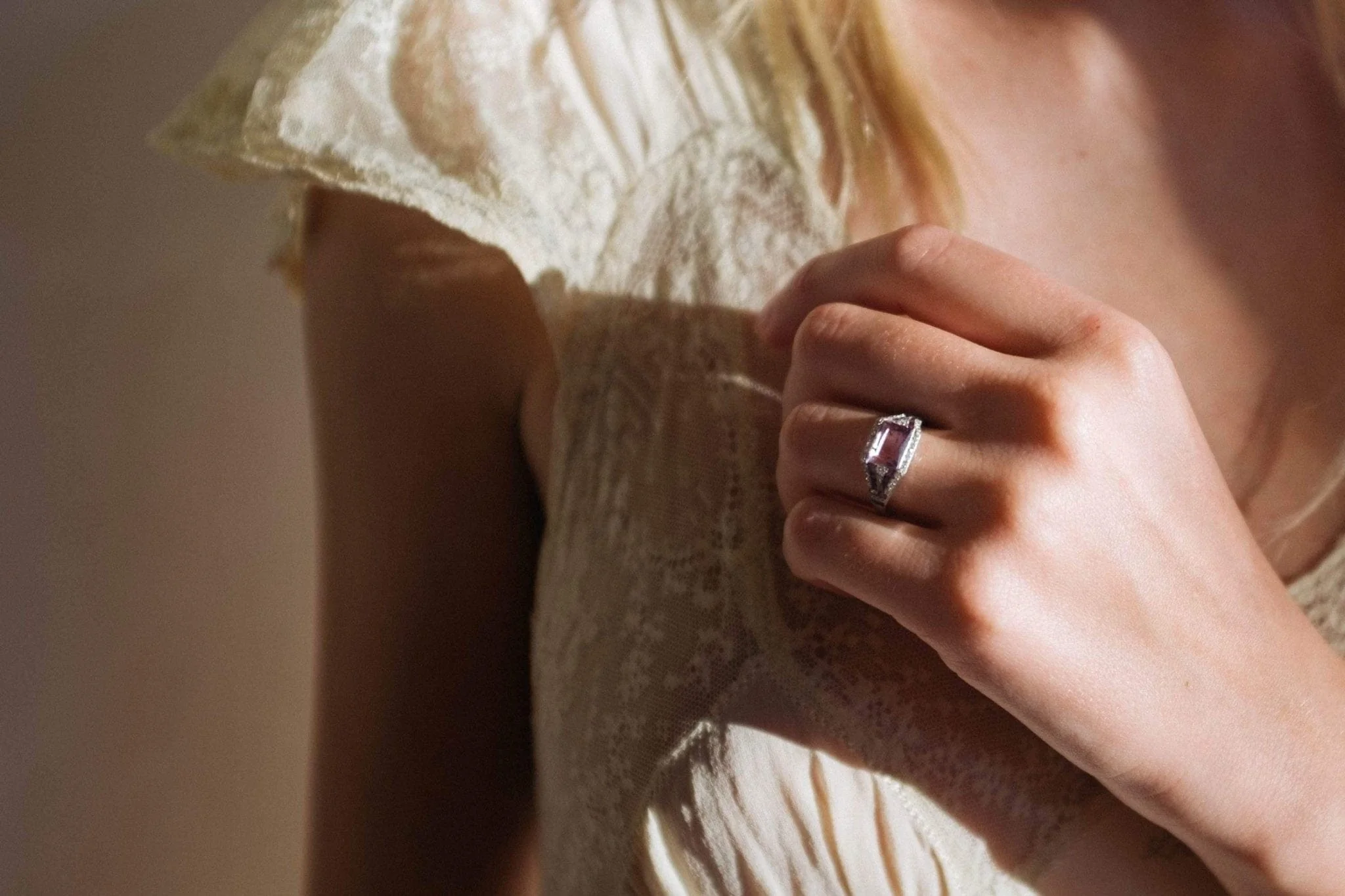 ART DECO AMETHYST AND DIAMOND ENGAGEMENT RING - Image 5