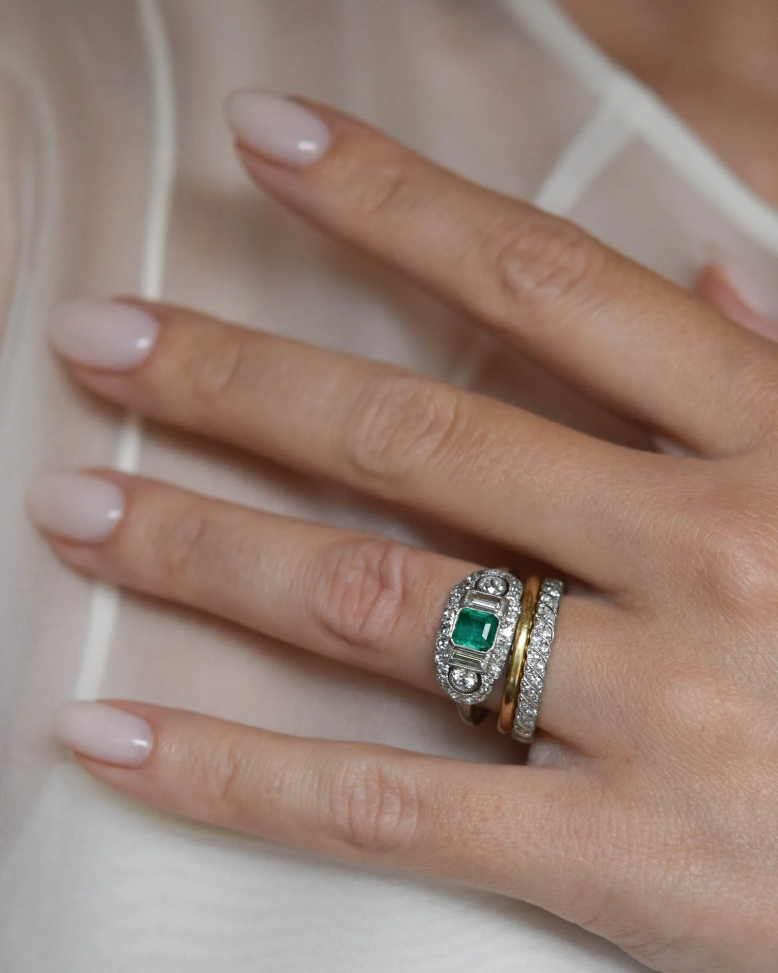 Art Deco Colombian Emerald & Diamond Ring - Image 2