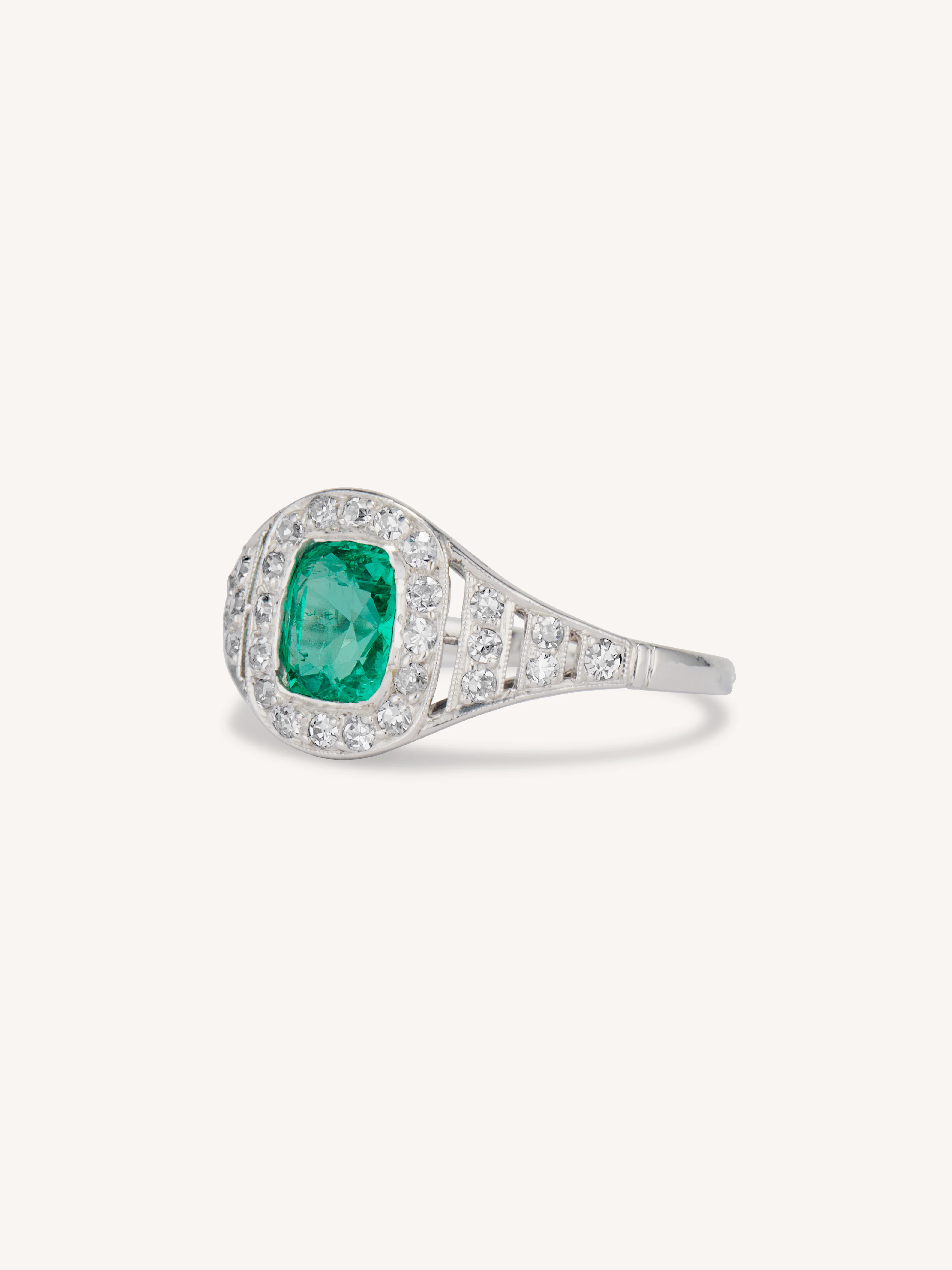 Art Deco Cushion Cut Colombian Emerald & Diamond Bombé Ring, France - Image 3