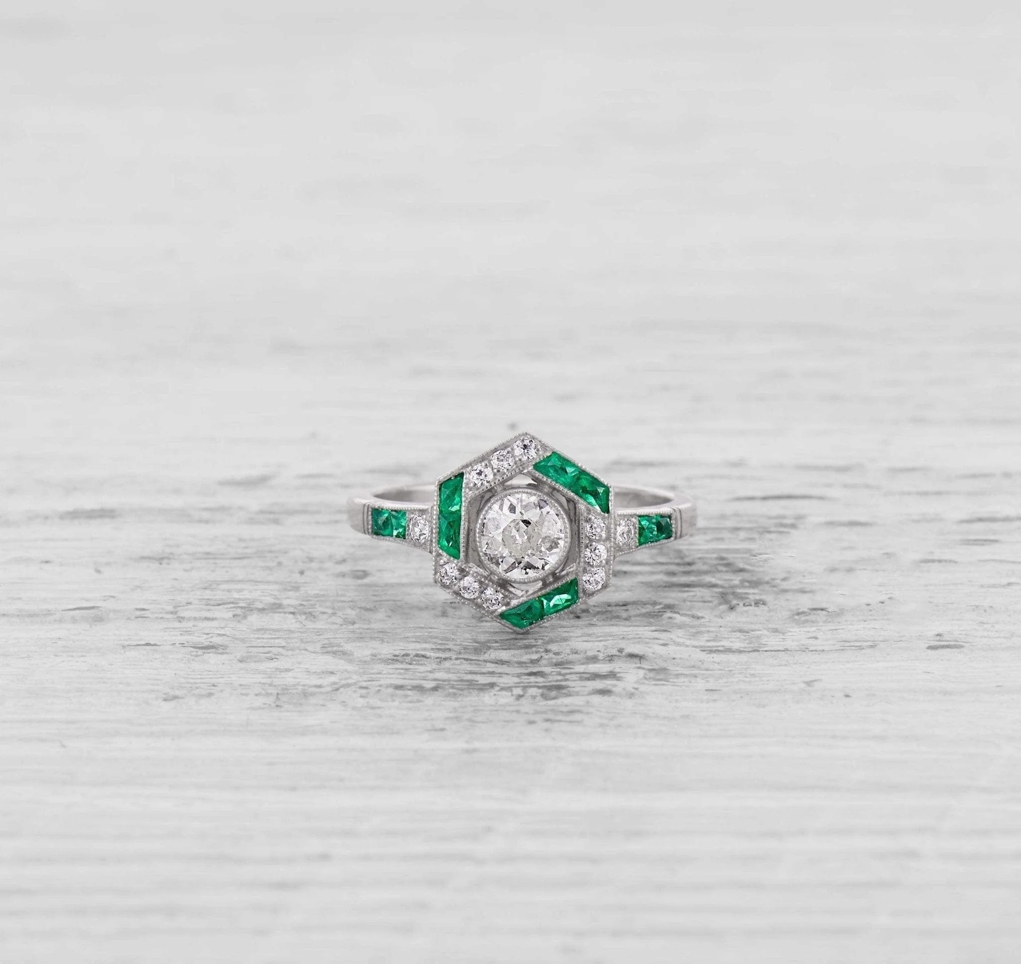ART DECO DIAMOND AND EMERALD ENGAGEMENT RING - Image 2