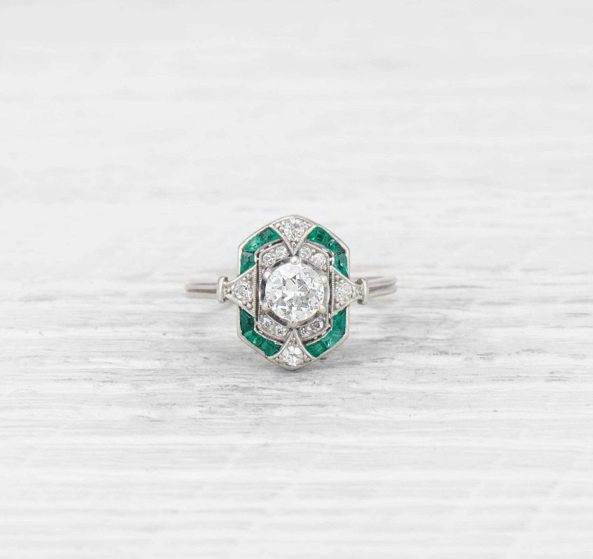ART DECO DIAMOND AND EMERALD ENGAGEMENT RING - Image 2