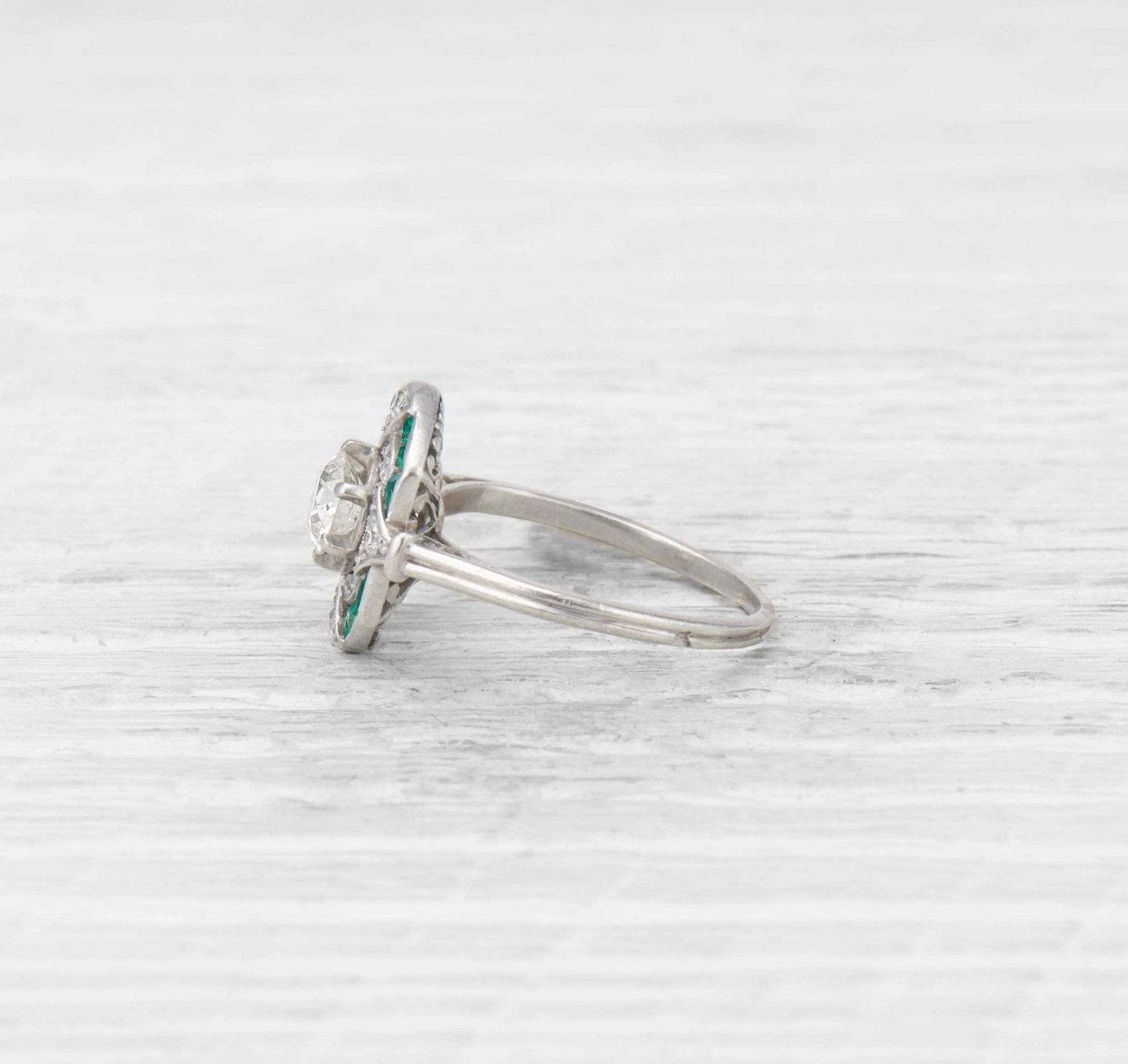 ART DECO DIAMOND AND EMERALD ENGAGEMENT RING - Image 3