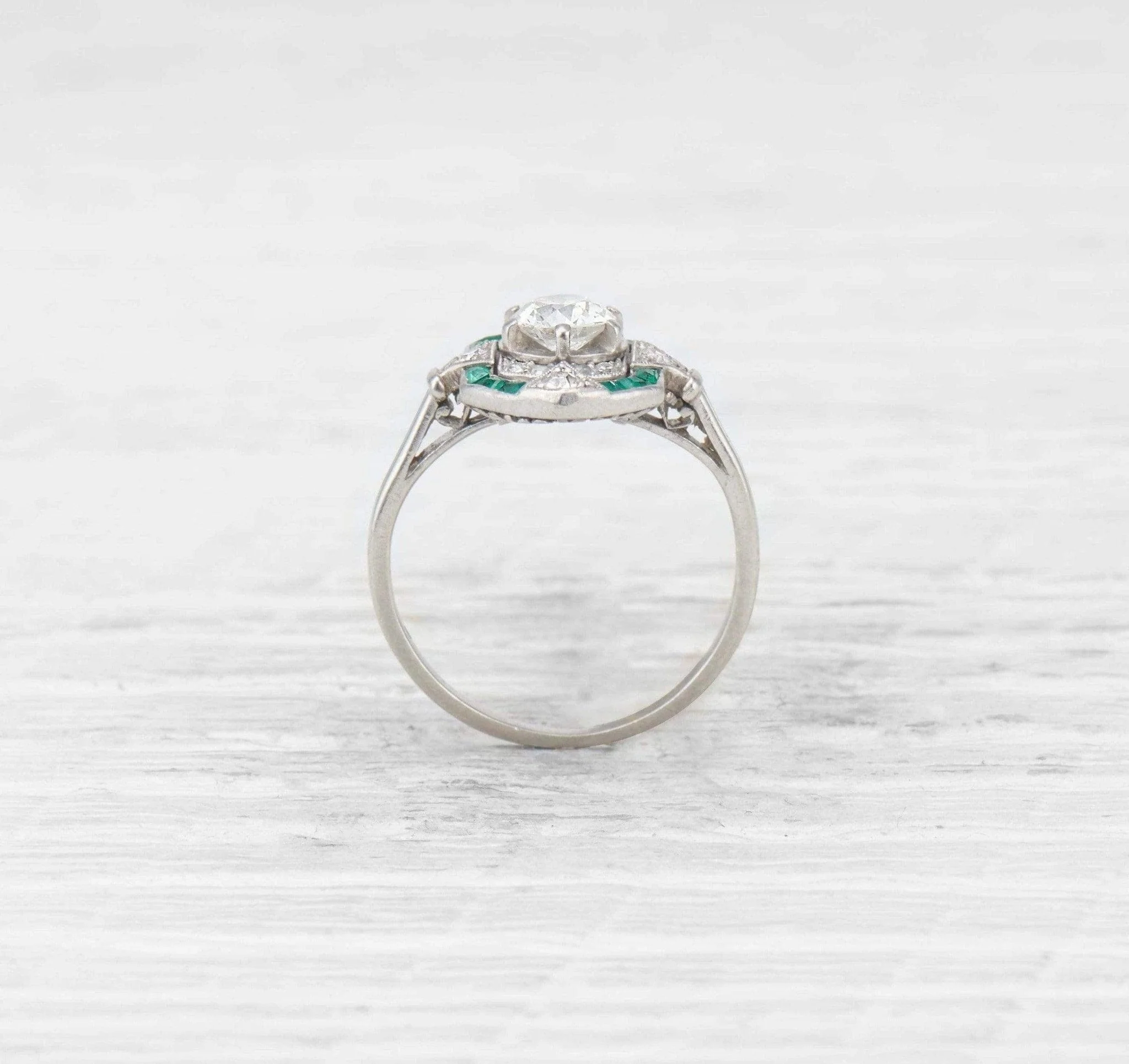 ART DECO DIAMOND AND EMERALD ENGAGEMENT RING - Image 4
