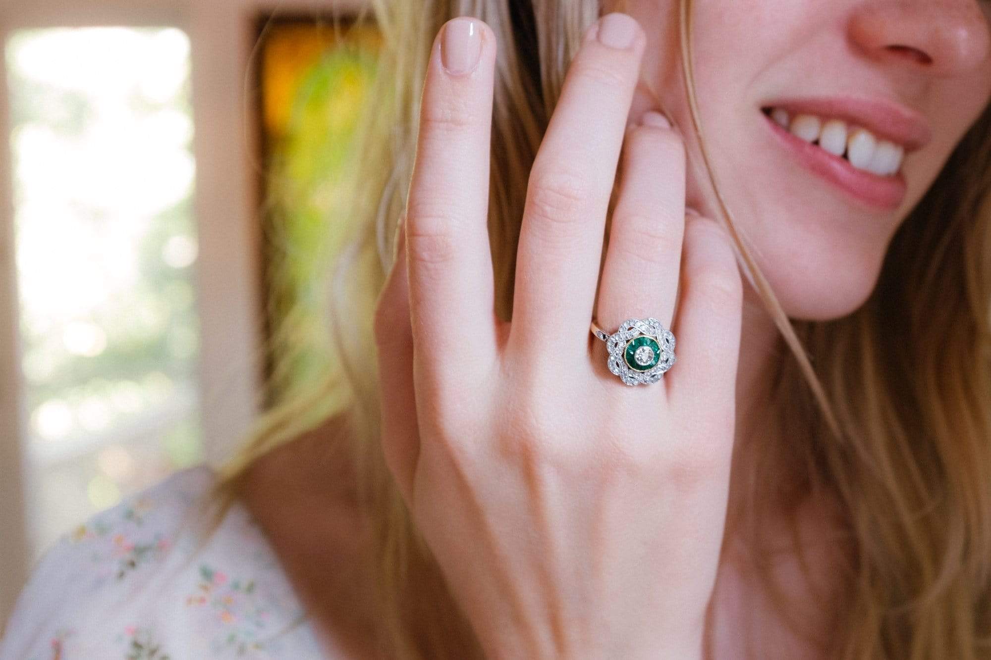 Art Deco Diamond and Emerald Ring - Image 5