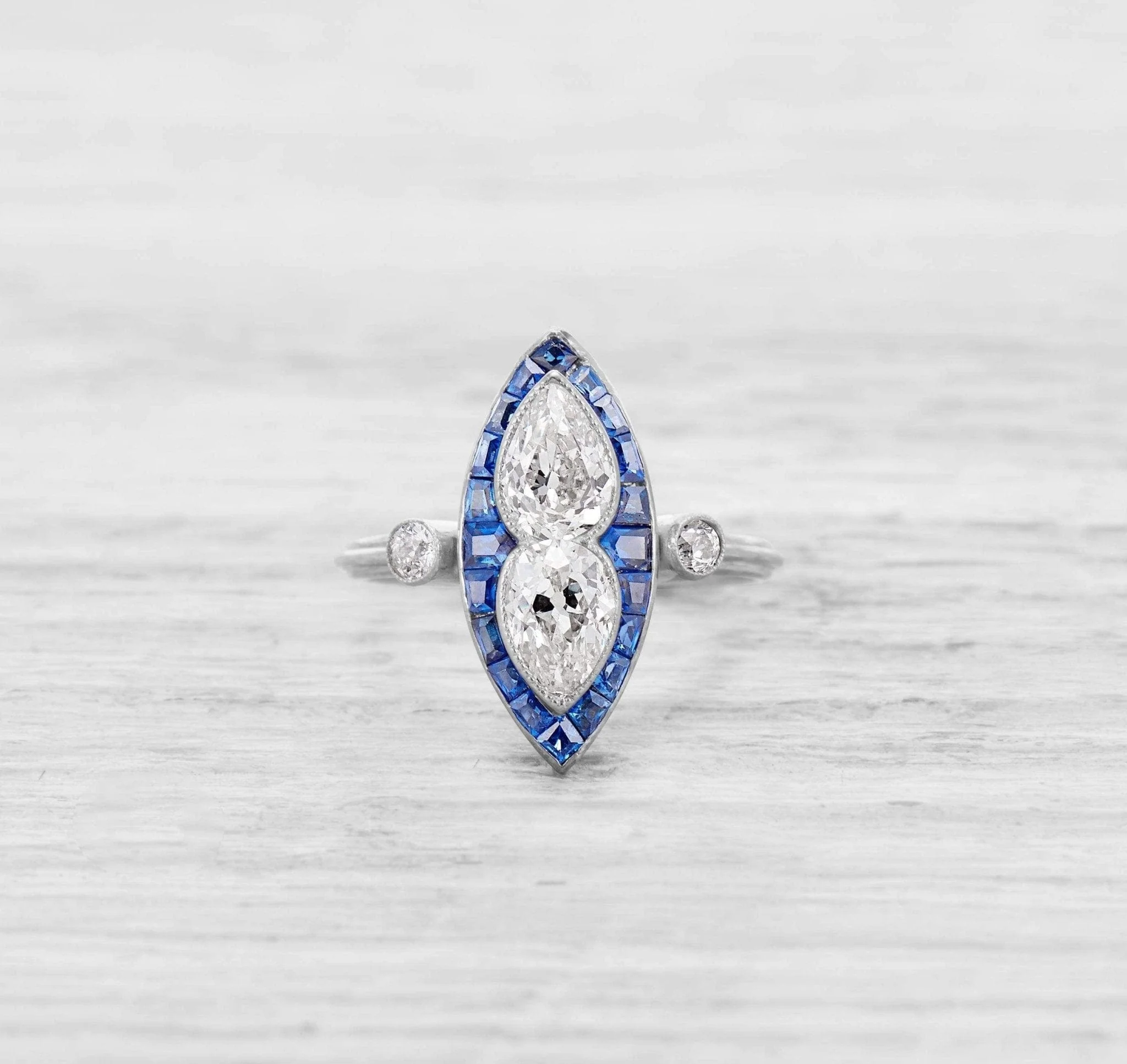 ART DECO DIAMOND AND SAPPHIRE ENGAGEMENT RING - Image 2