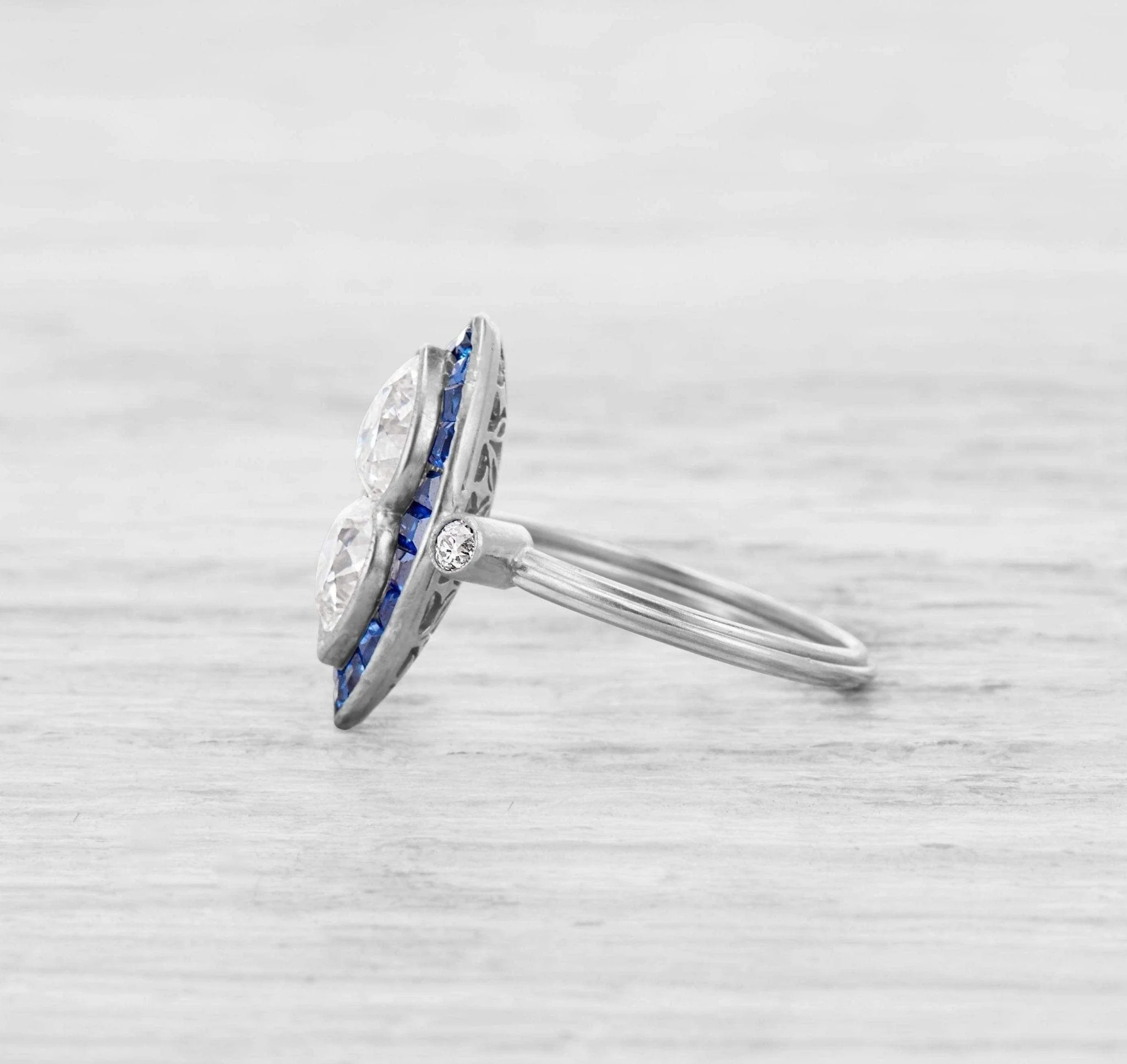 ART DECO DIAMOND AND SAPPHIRE ENGAGEMENT RING - Image 3