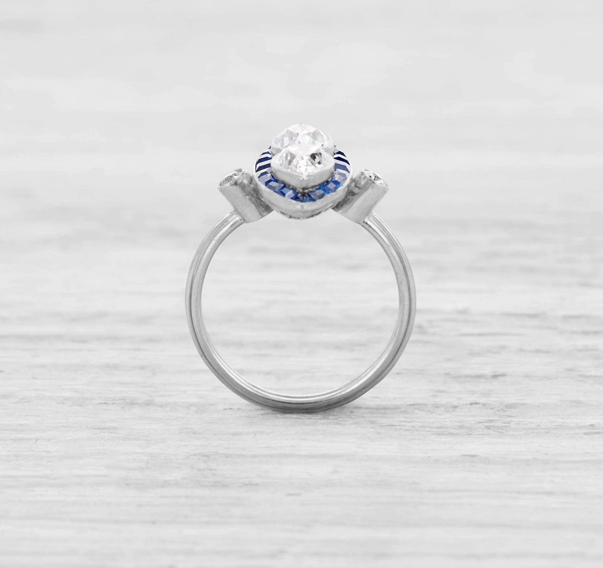 ART DECO DIAMOND AND SAPPHIRE ENGAGEMENT RING - Image 4