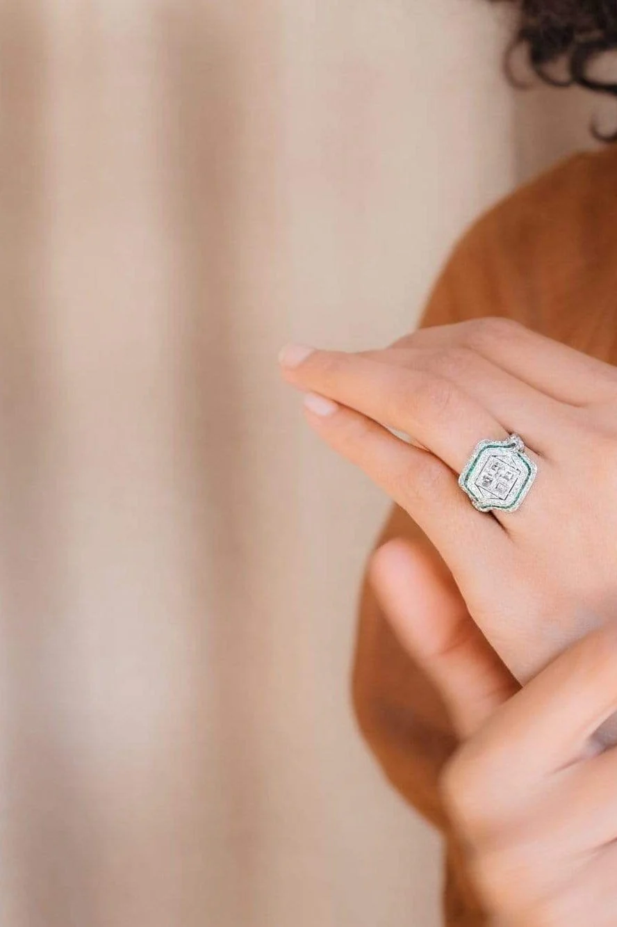 Art Deco Carre Cut Diamond & Emerald Ring - Image 5