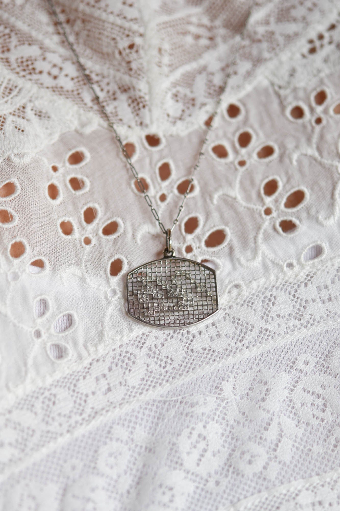 Antique Art Deco Diamond & Platinum Needlepoint Swan Pendant Necklace, France - Image 2