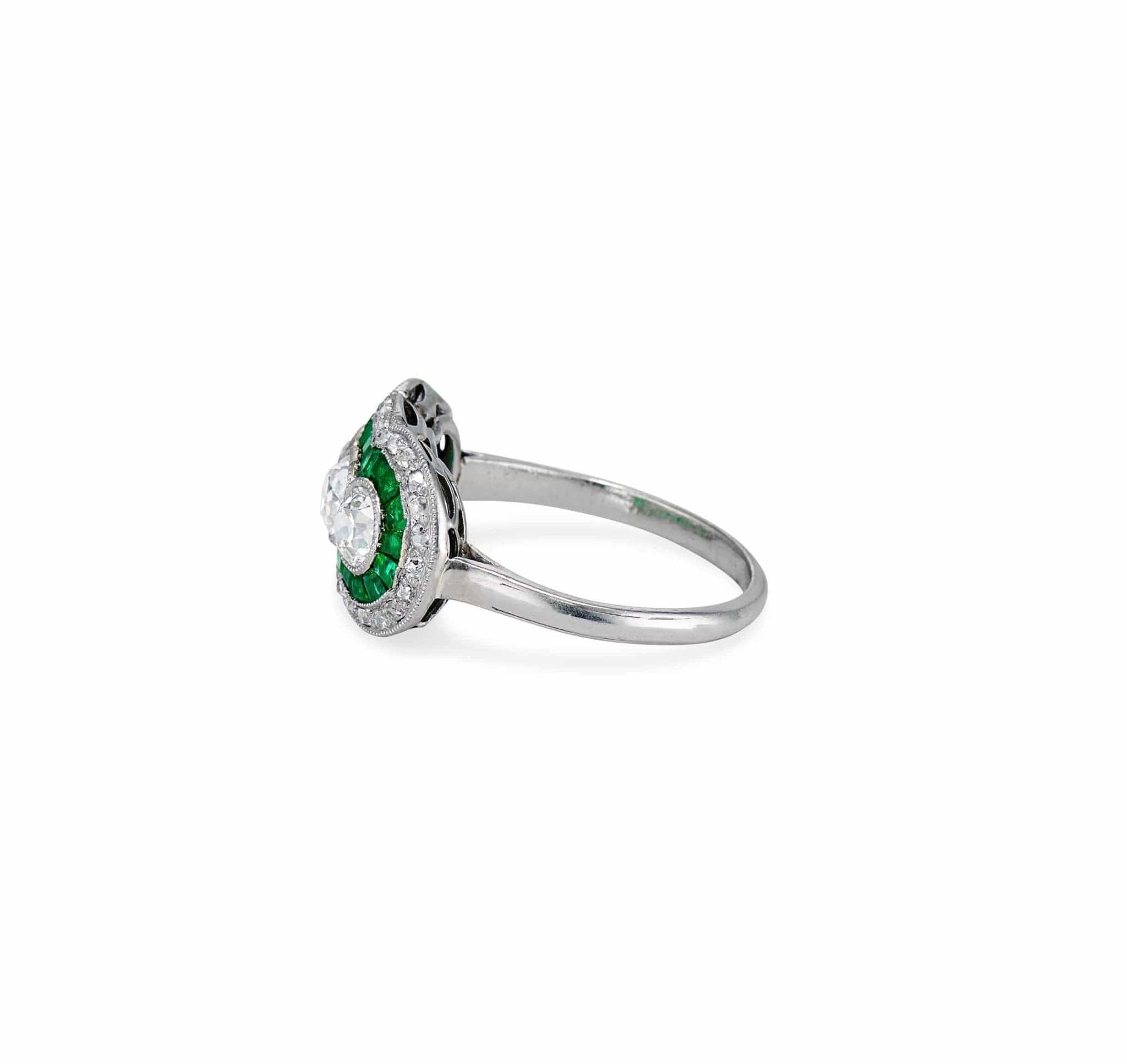 Art Deco Old European-Cut Diamond and Emerald Three Stone Ring, France - Image 3