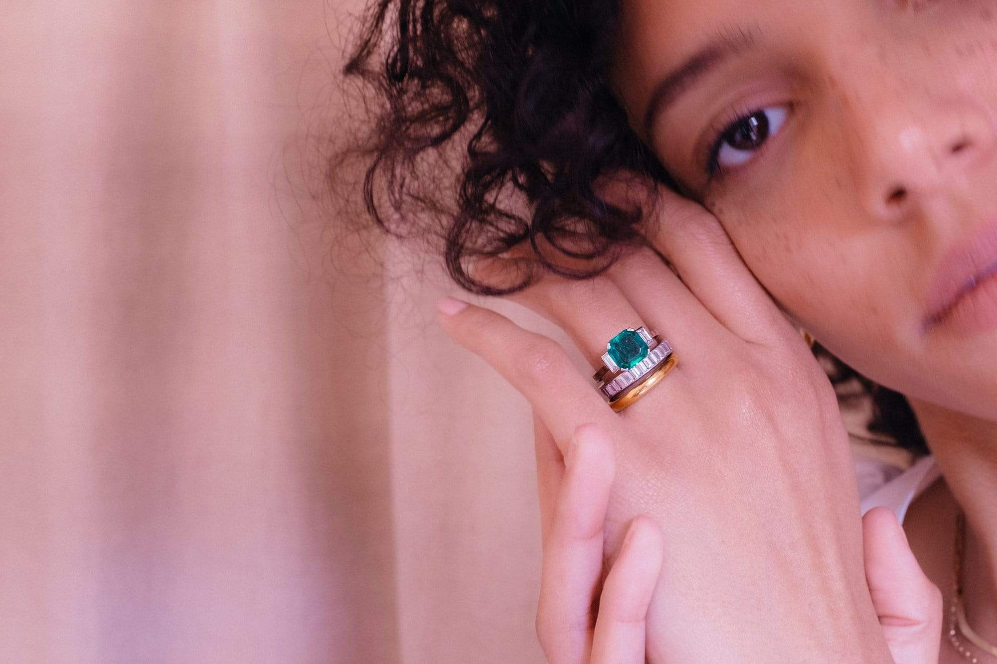 Art Deco 1.93 Carat Colombian Emerald & Diamond Ring - Image 5