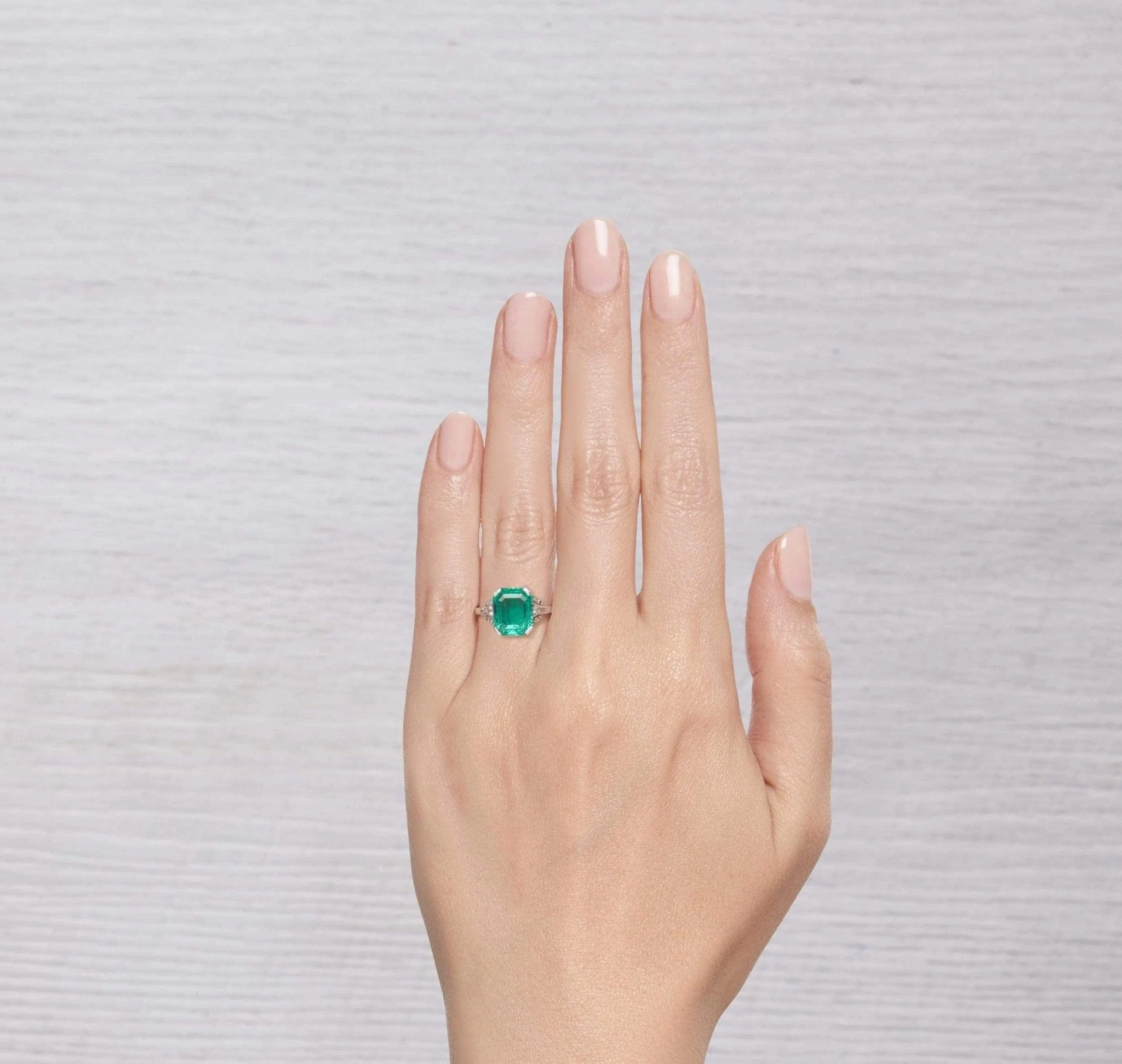 ART DECO EMERALD AND DIAMOND RING - Image 5