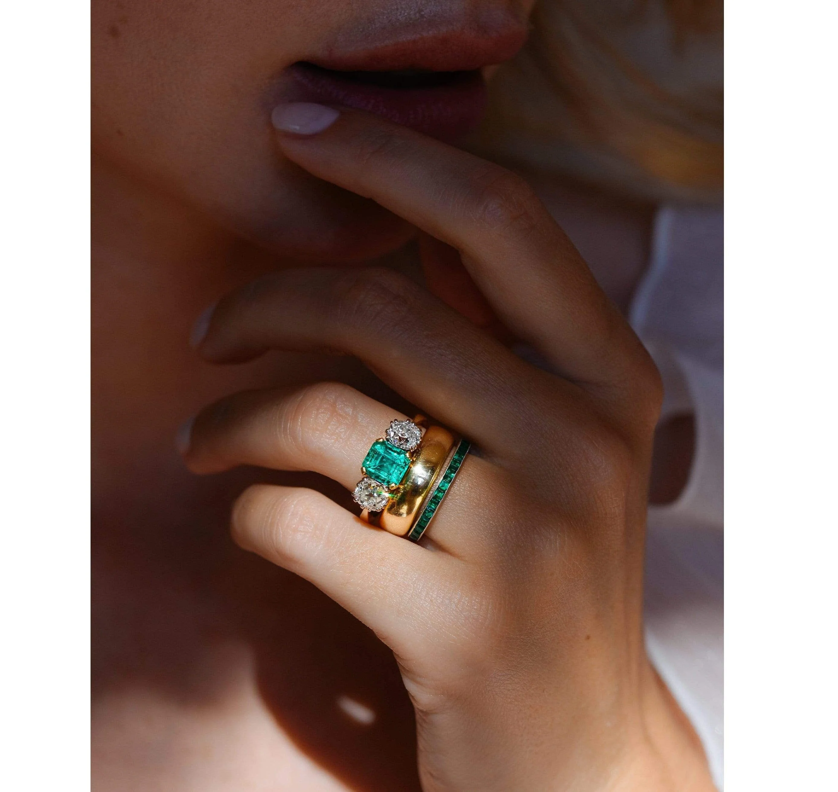 Art Deco 1.05 Carat Emerald Wedding Band - Image 5