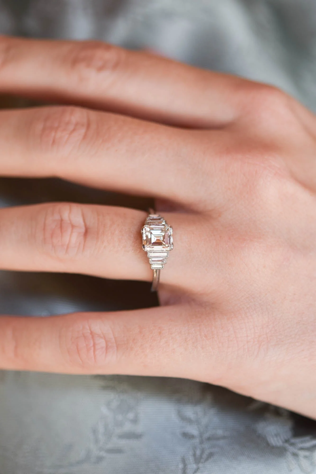 Art Deco 1.40 Carat Emerald & Baguette Cut Diamond Antique Engagement Ring - Image 2