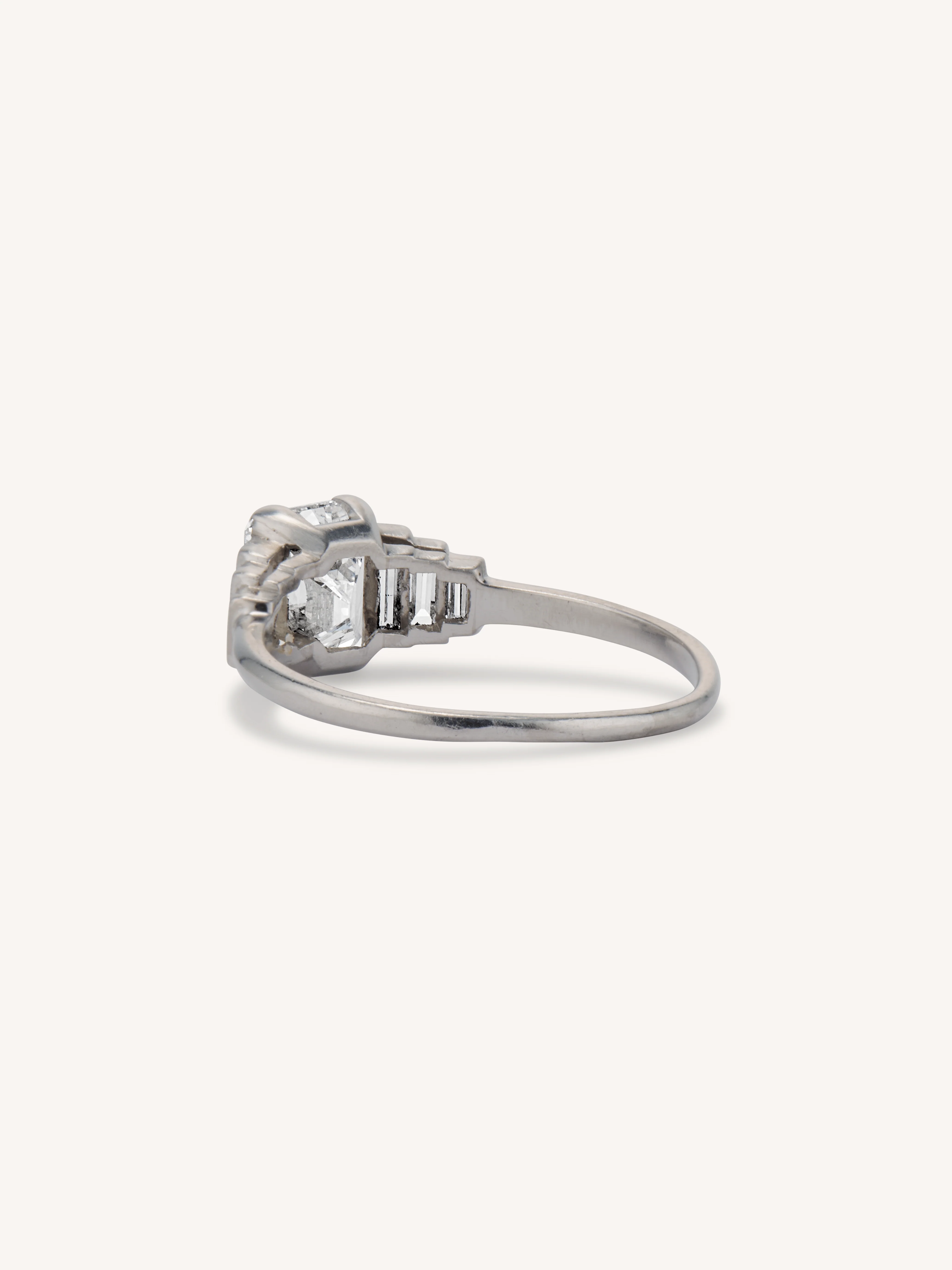 Art Deco 1.40 Carat Emerald & Baguette Cut Diamond Antique Engagement Ring - Image 5