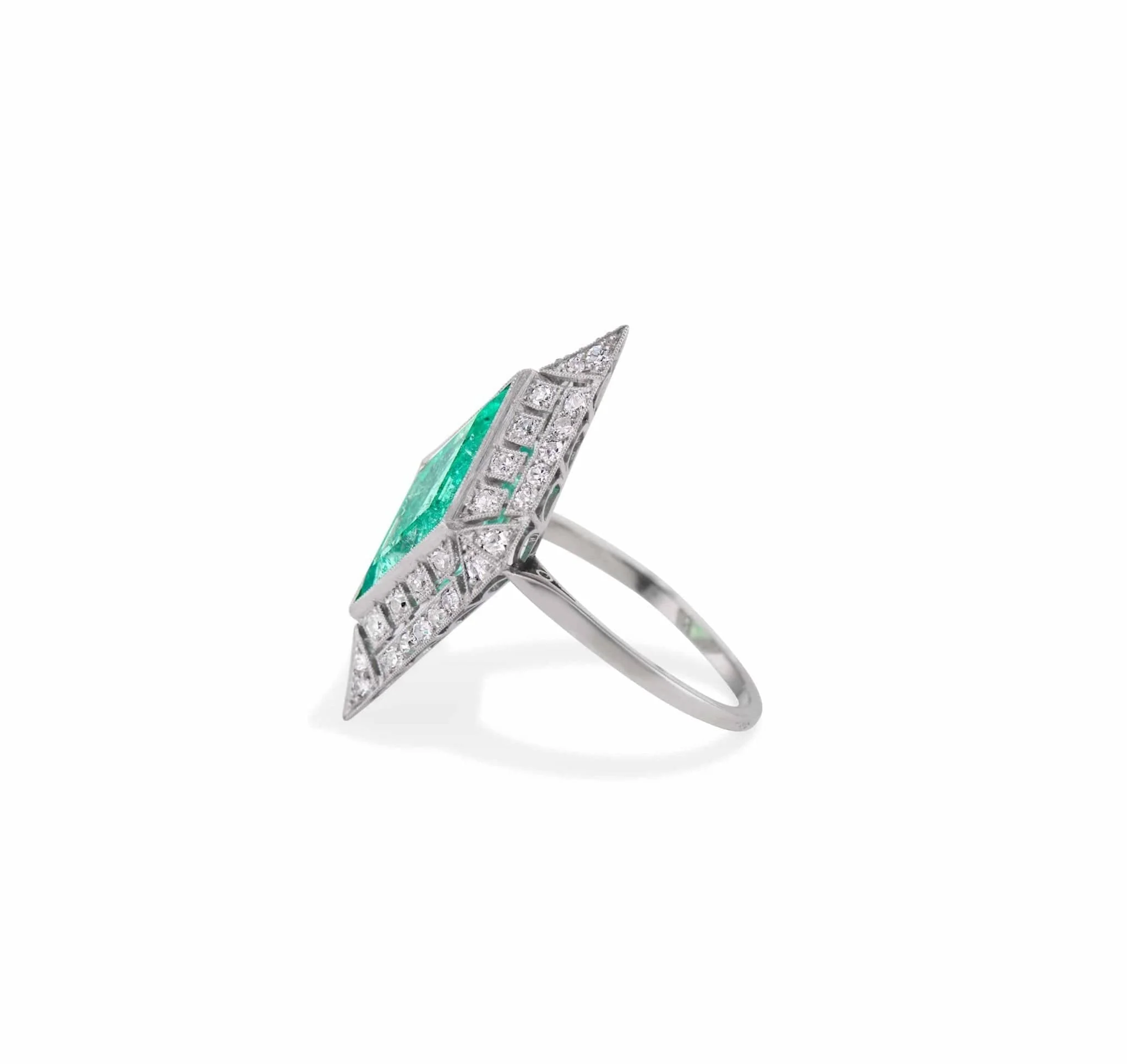 Art Deco Lozenge-Shaped Columbian Emerald Ring, France - Image 3